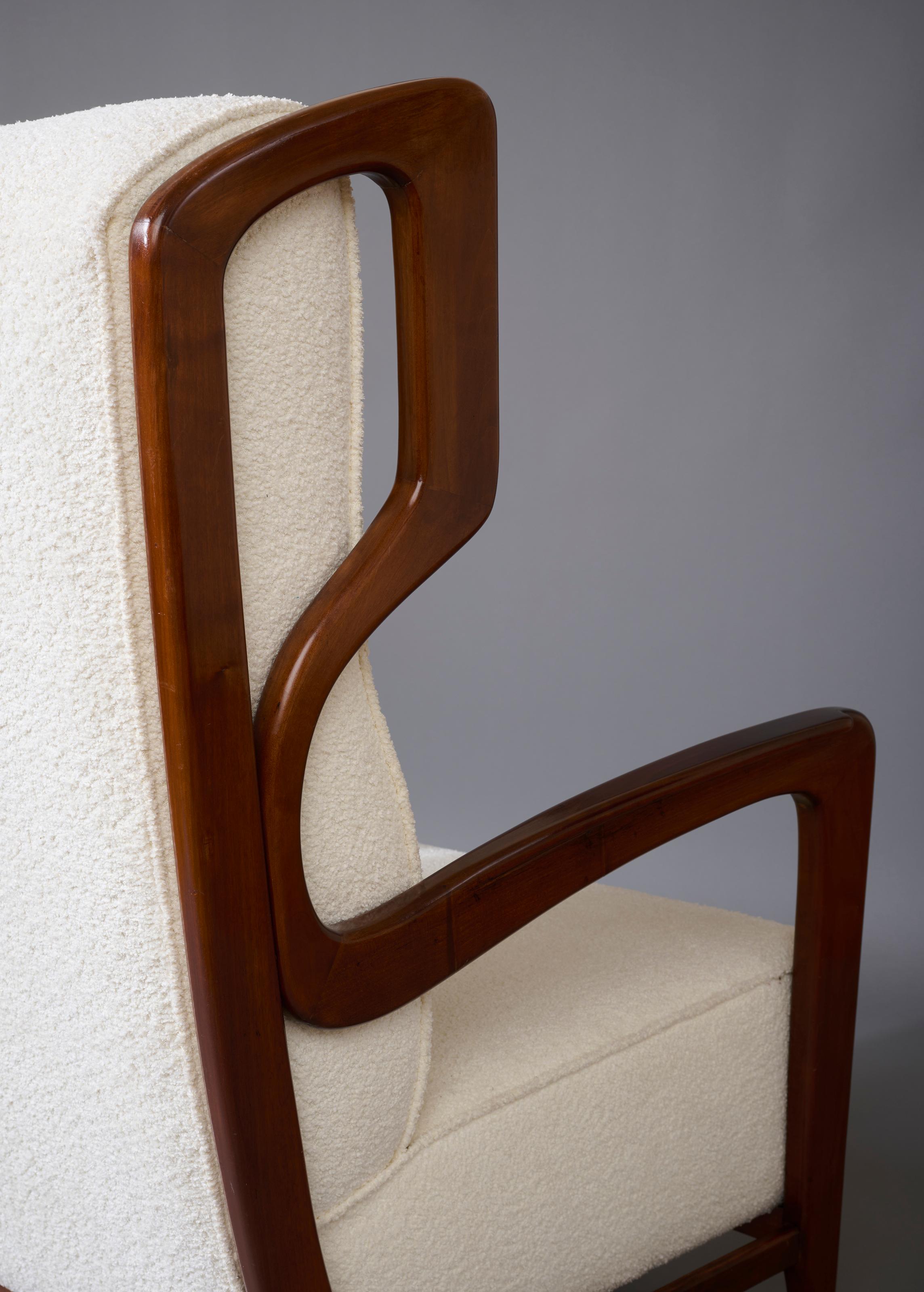 Gio Ponti, Exceptional Pair of Rare Wingback Armchairs in Walnut, Italy, 1940s For Sale 11
