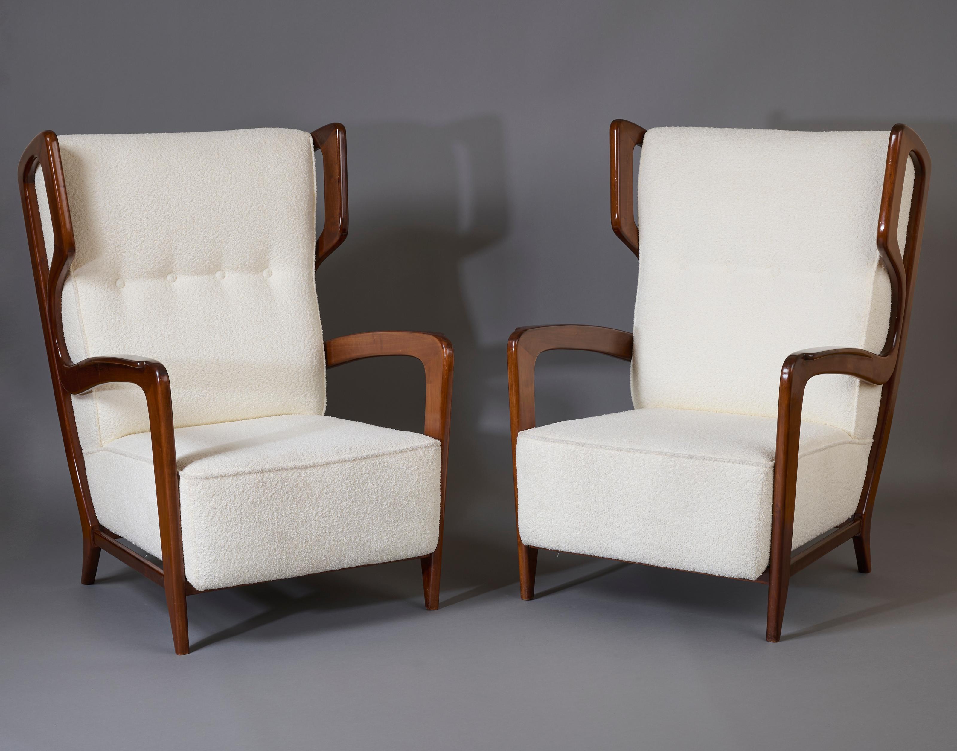 Mid-Century Modern Gio Ponti, exceptionnelle paire de rares fauteuils à dossier en noyer, Italie, années 1940 en vente