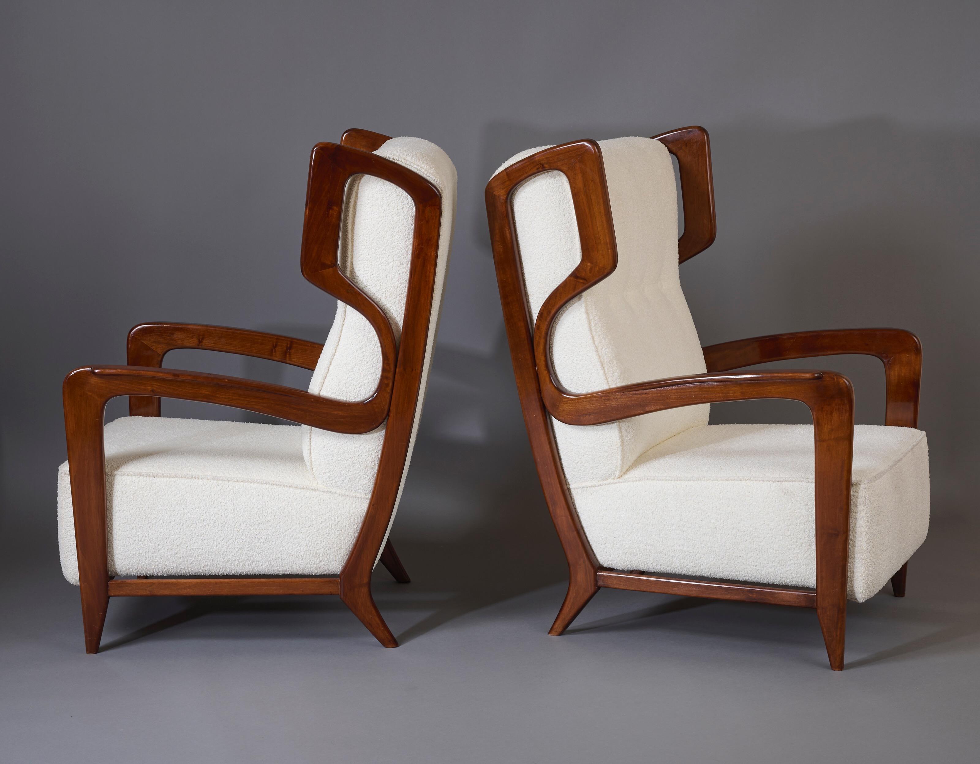 Italian Gio Ponti, Exceptional Pair of Rare Wingback Armchairs in Walnut, Italy, 1940s For Sale