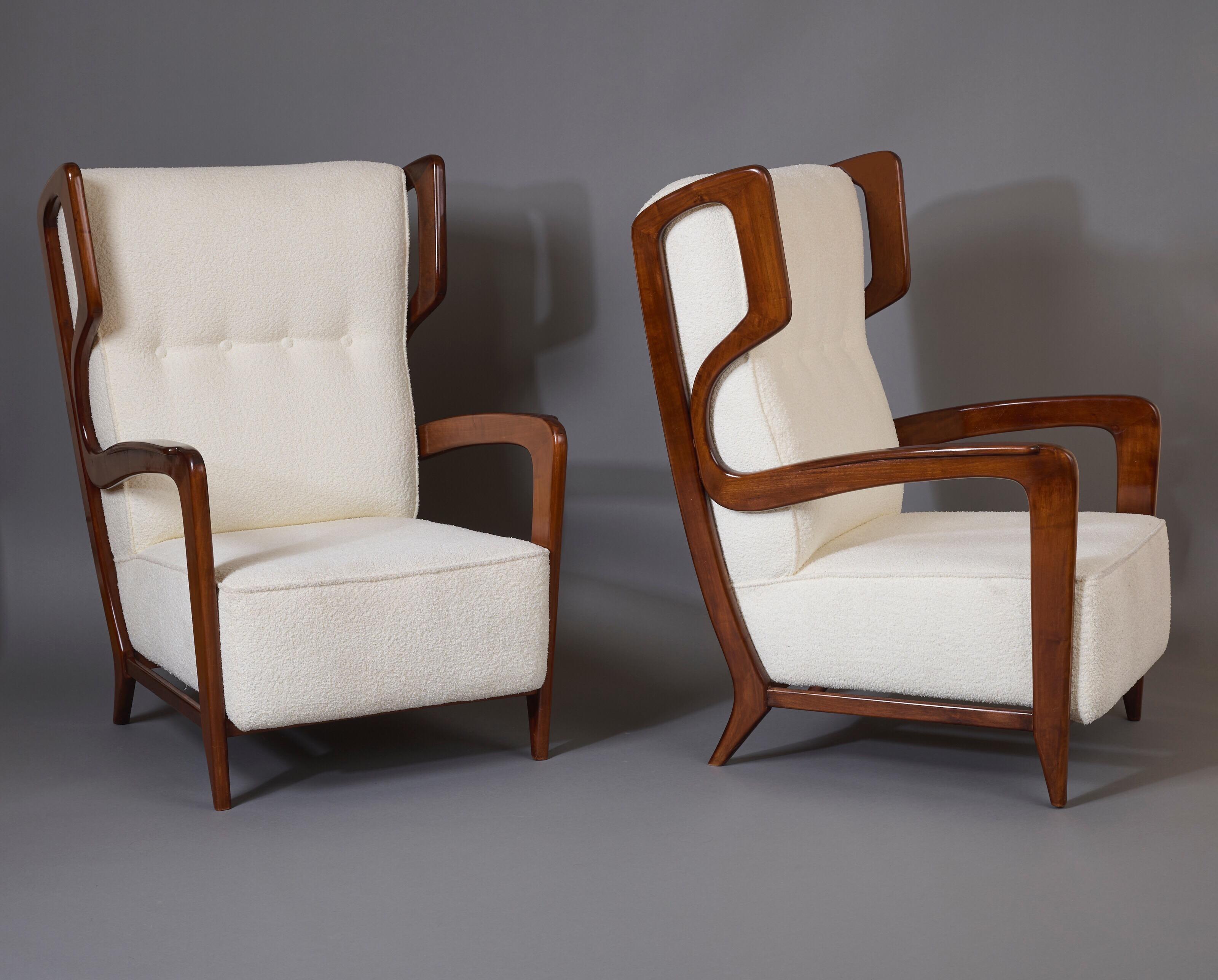 Mid-20th Century Gio Ponti, Exceptional Pair of Rare Wingback Armchairs in Walnut, Italy, 1940s For Sale