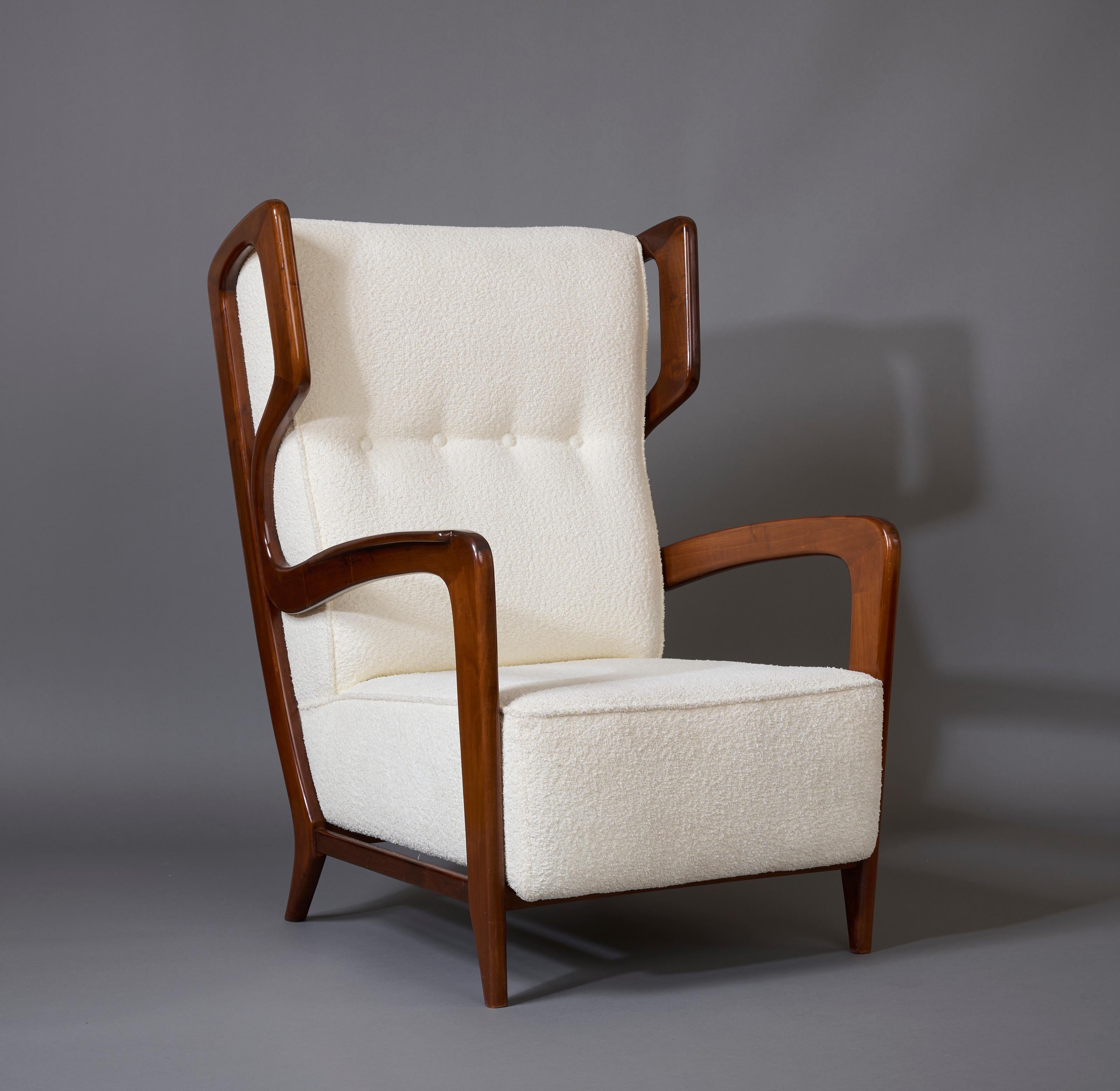 Gio Ponti, Exceptional Pair of Rare Wingback Armchairs in Walnut, Italy, 1940s For Sale 1
