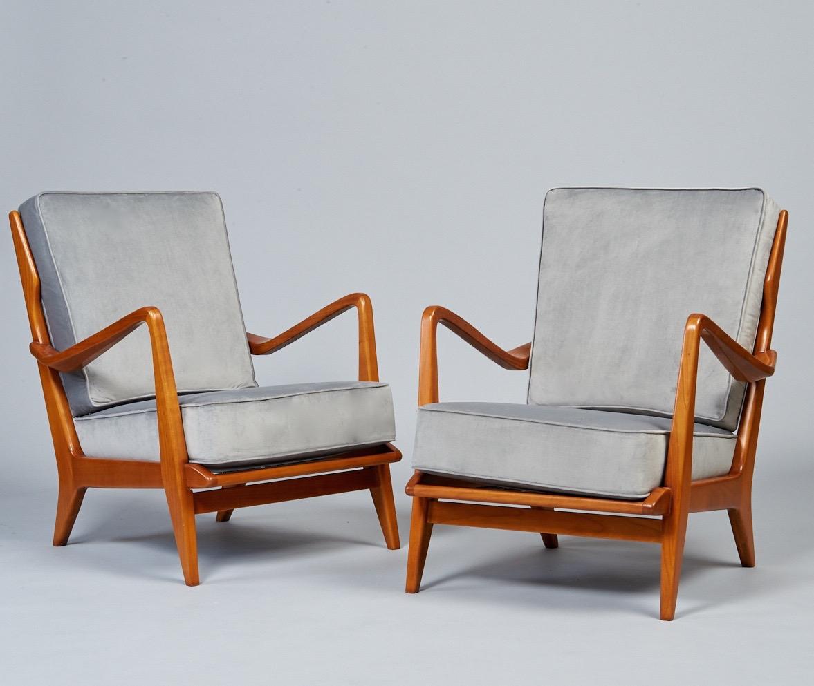 Mid-Century Modern Gio Ponti Exquisite Pair of Sculptural Armchairs in Walnut & Velvet, Italy 1950s