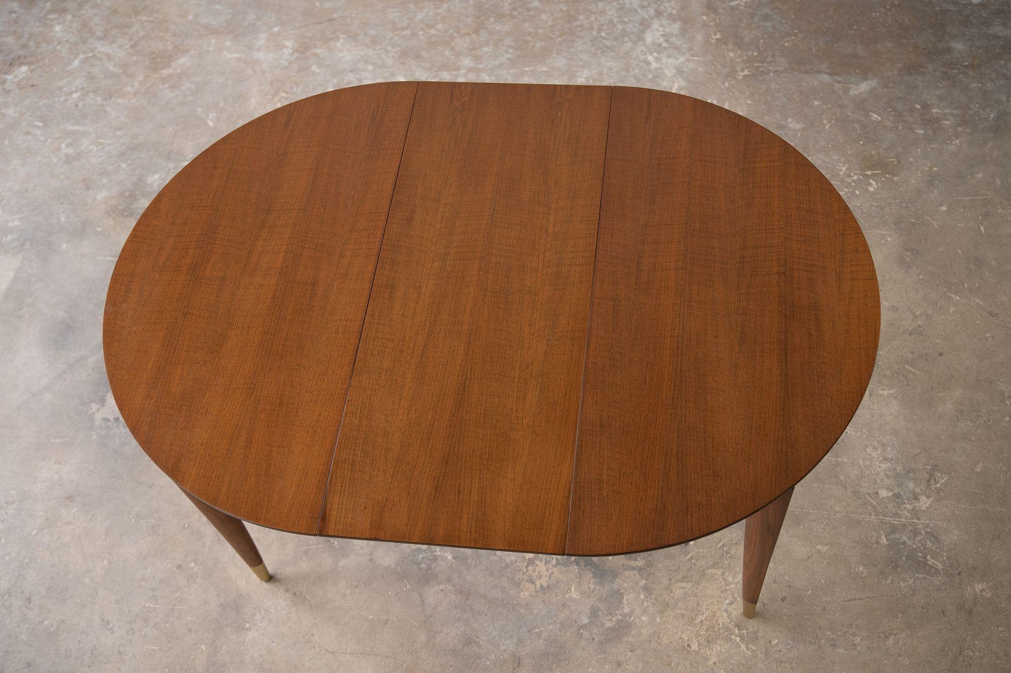 Gio Ponti Extension Dining Table in Italian Walnut - M. Singer & Sons Model 2135 In Good Condition In Dallas, TX