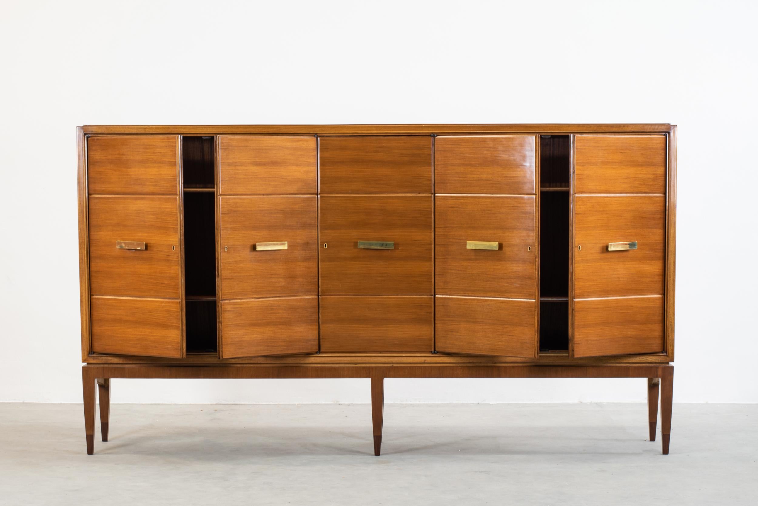Mid-Century Modern Gio Ponti Large Sideboard in Walnut and Brass for Singer & Sons 1950s Italy 