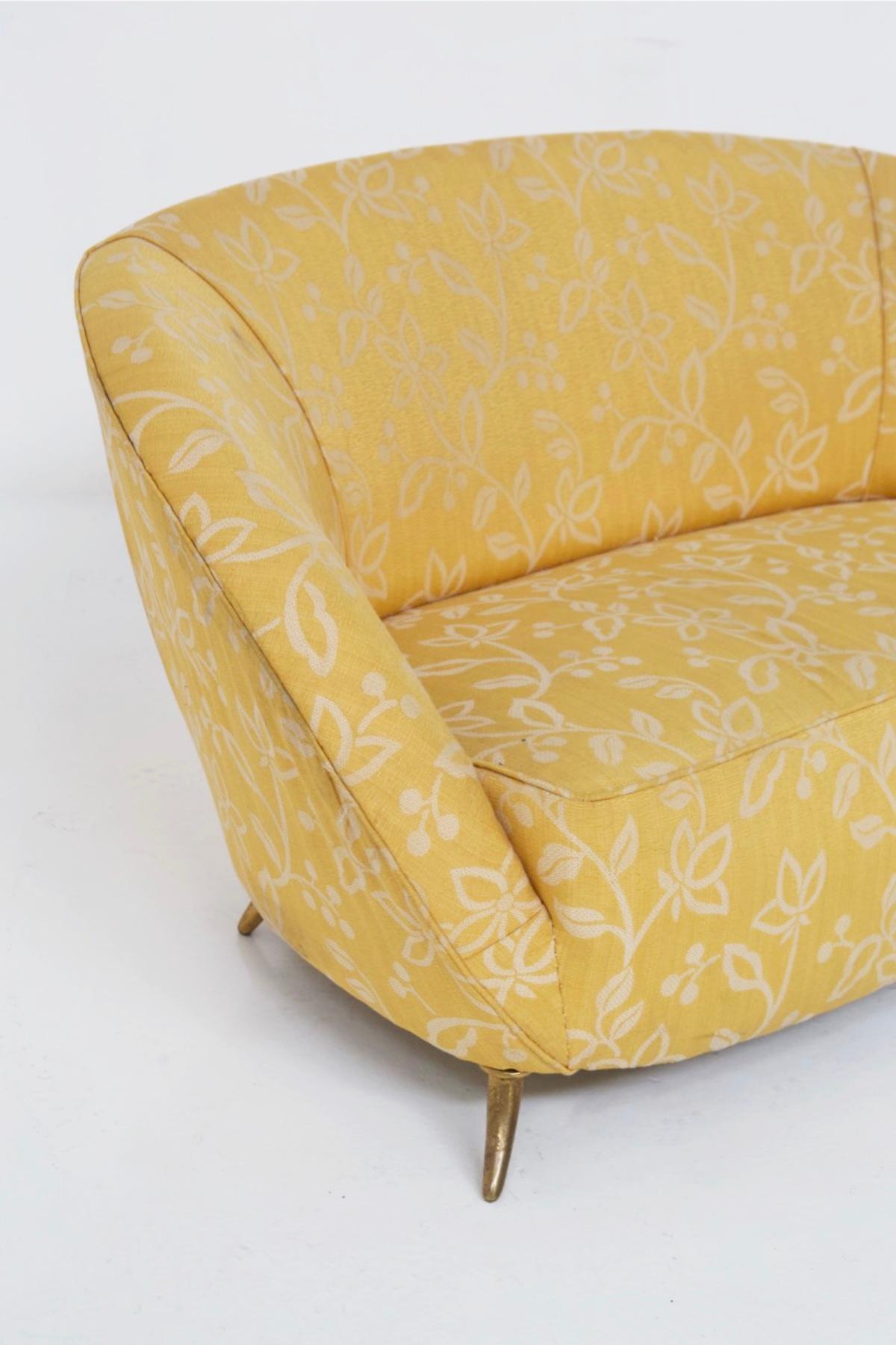 Gio Ponti Floral Fabric and Brass Sofa for Isa Bergamo 'Attr.' In Good Condition In Milano, IT