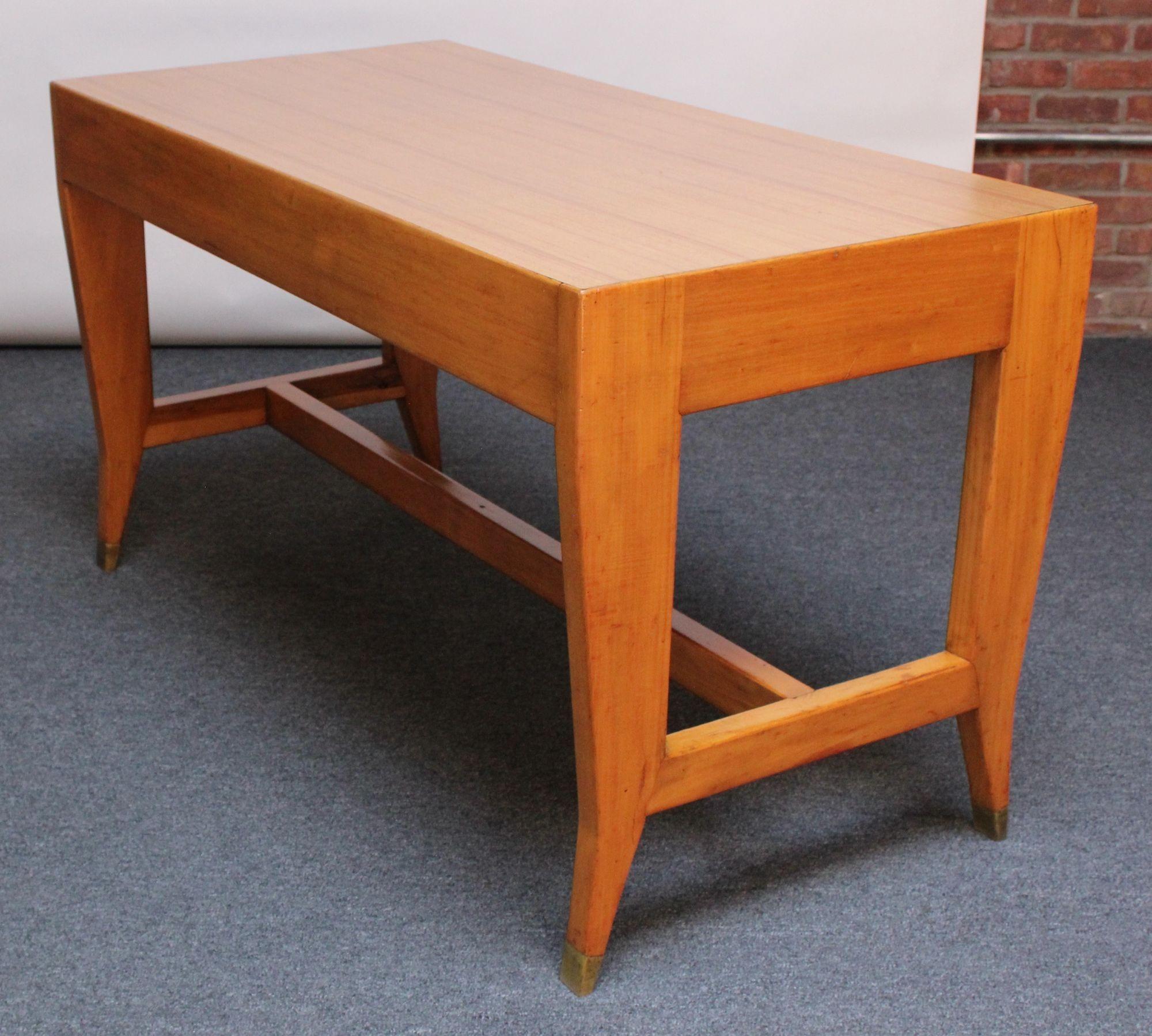 Gio Ponti for BNL Walnut and Brass Writing Table / Desk In Good Condition For Sale In Brooklyn, NY