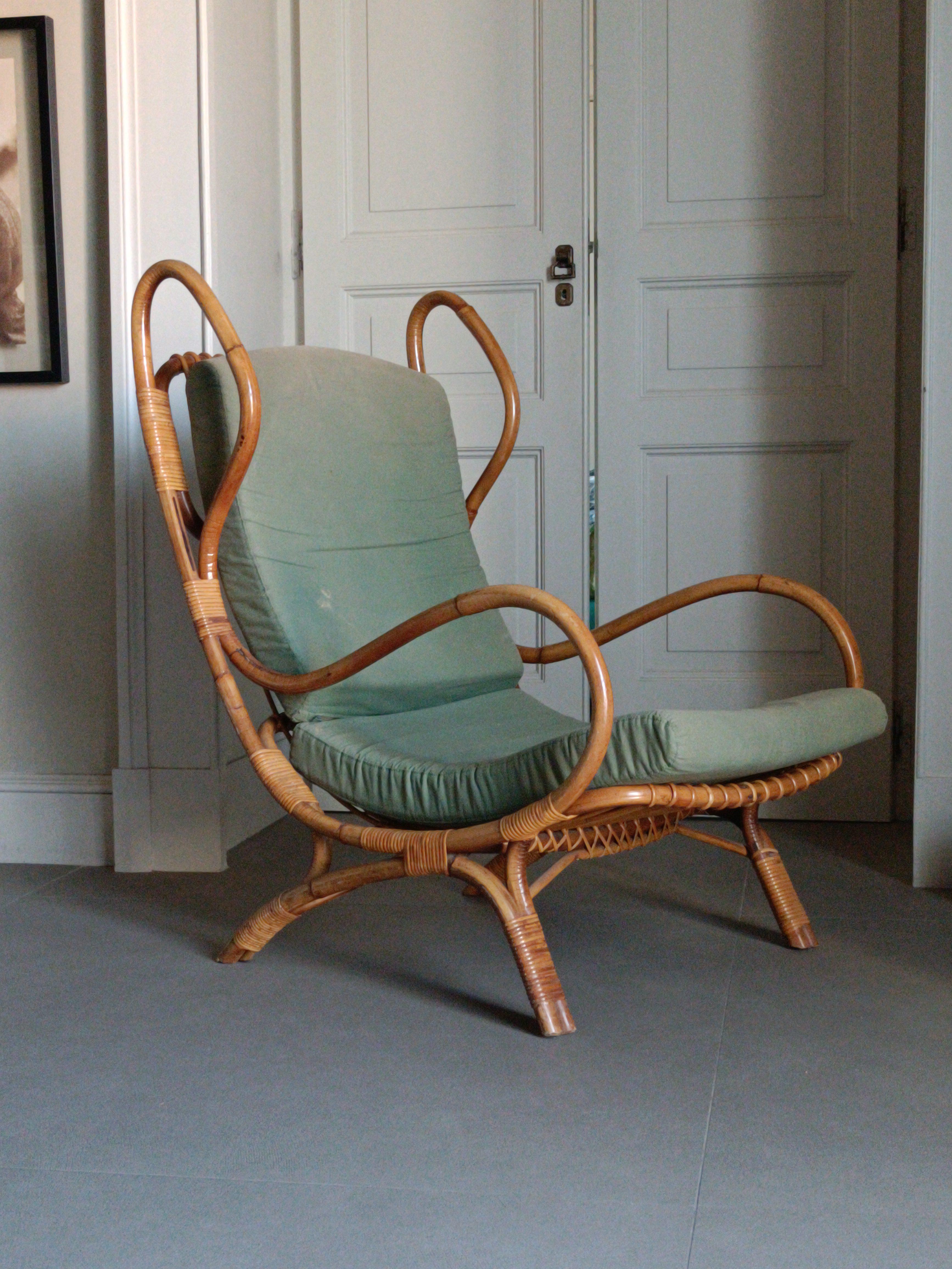 Rare bamboo 'Continuum' lounge chair model BP16 designed by Gio Ponti, manufactured by Bonacina. The chair is completely made of bamboo and wicker and still has its original upholstery and cushion. The chair is in extraordinary condition and seats