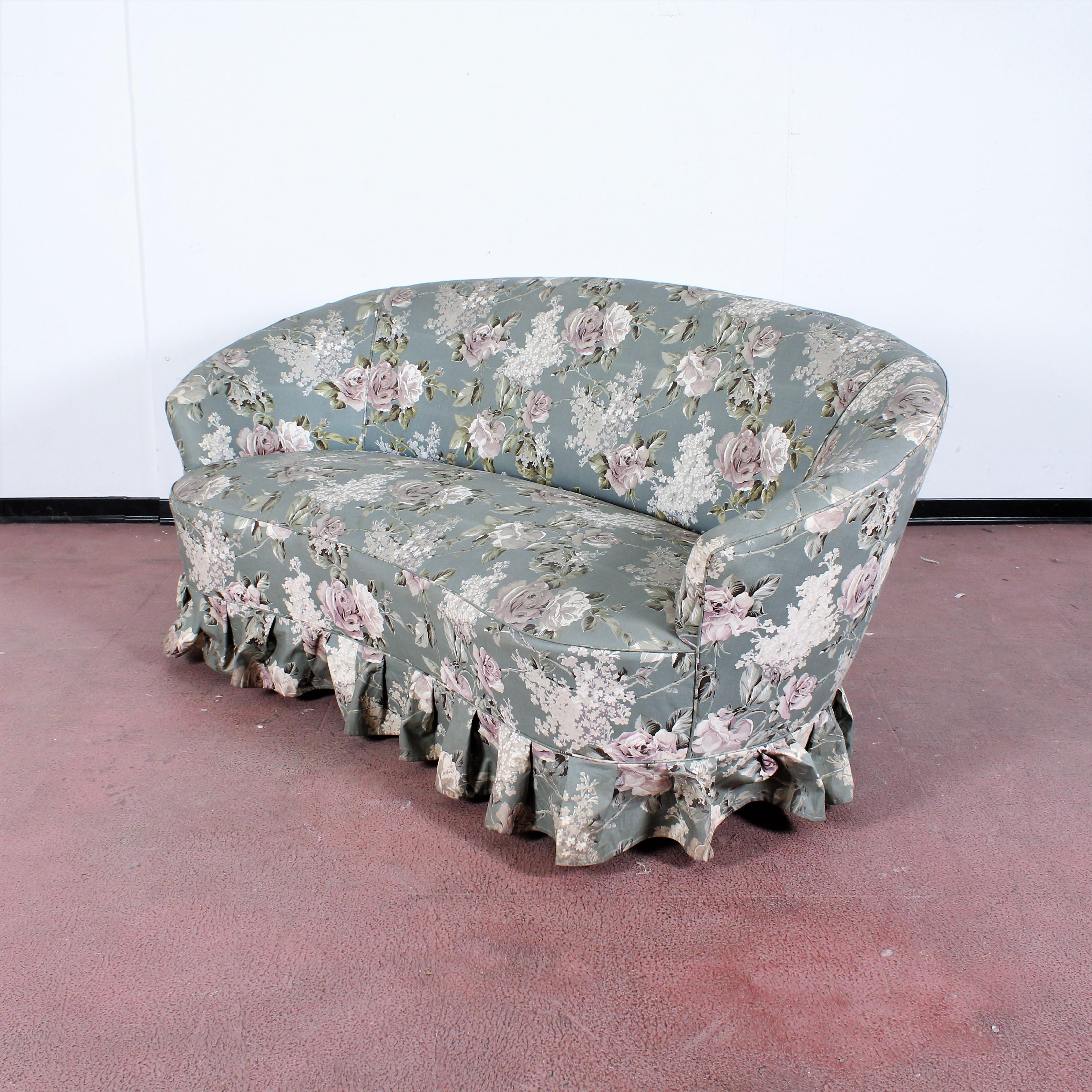 Two-seat wooden and fabric sofa with floral motifs, in style of Gio Ponti, 