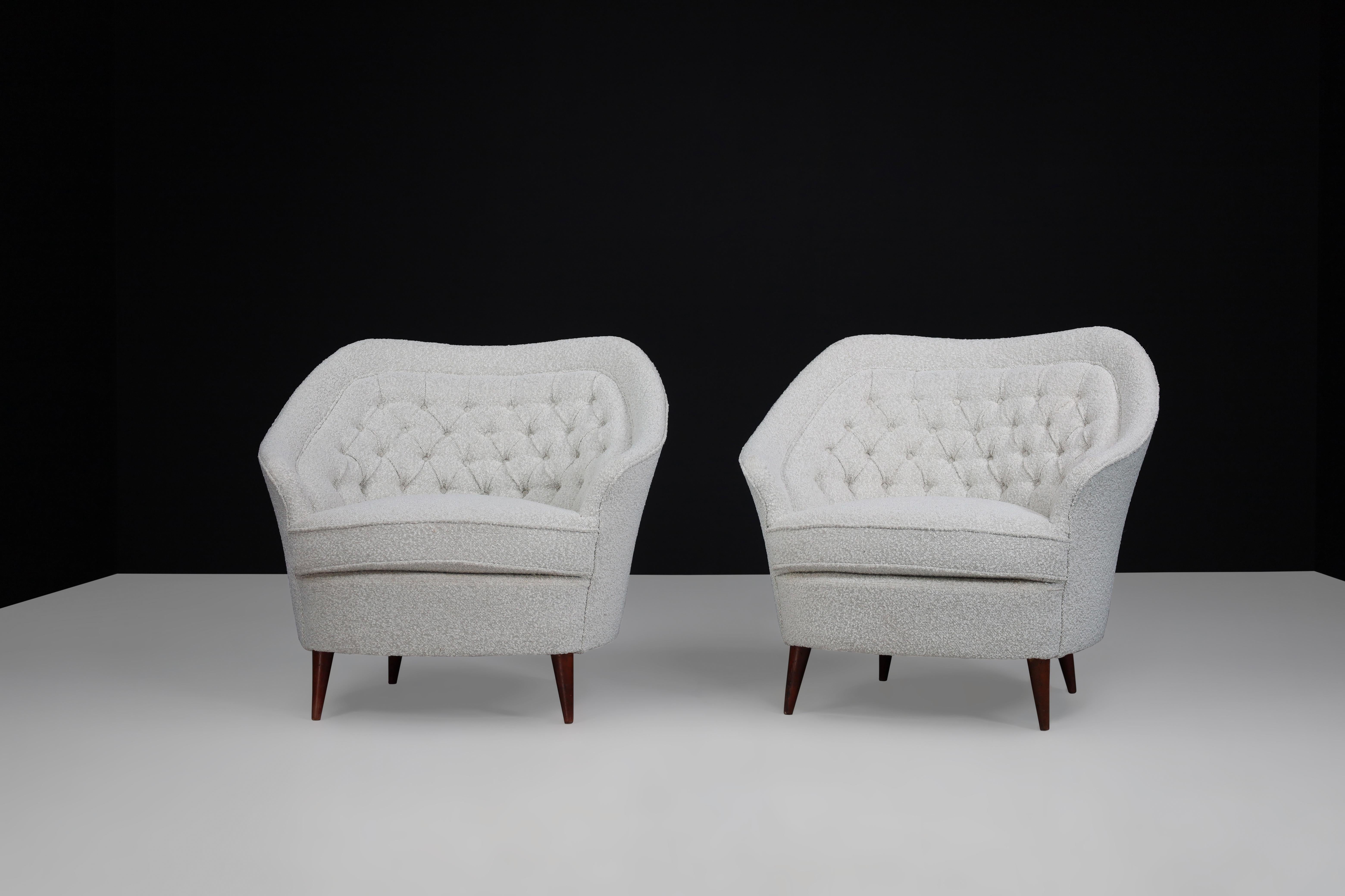 Mid-Century Modern Gio Ponti for Casa E Giardino Midcentury Armchairs in Bouclé Upholstery, Italy For Sale