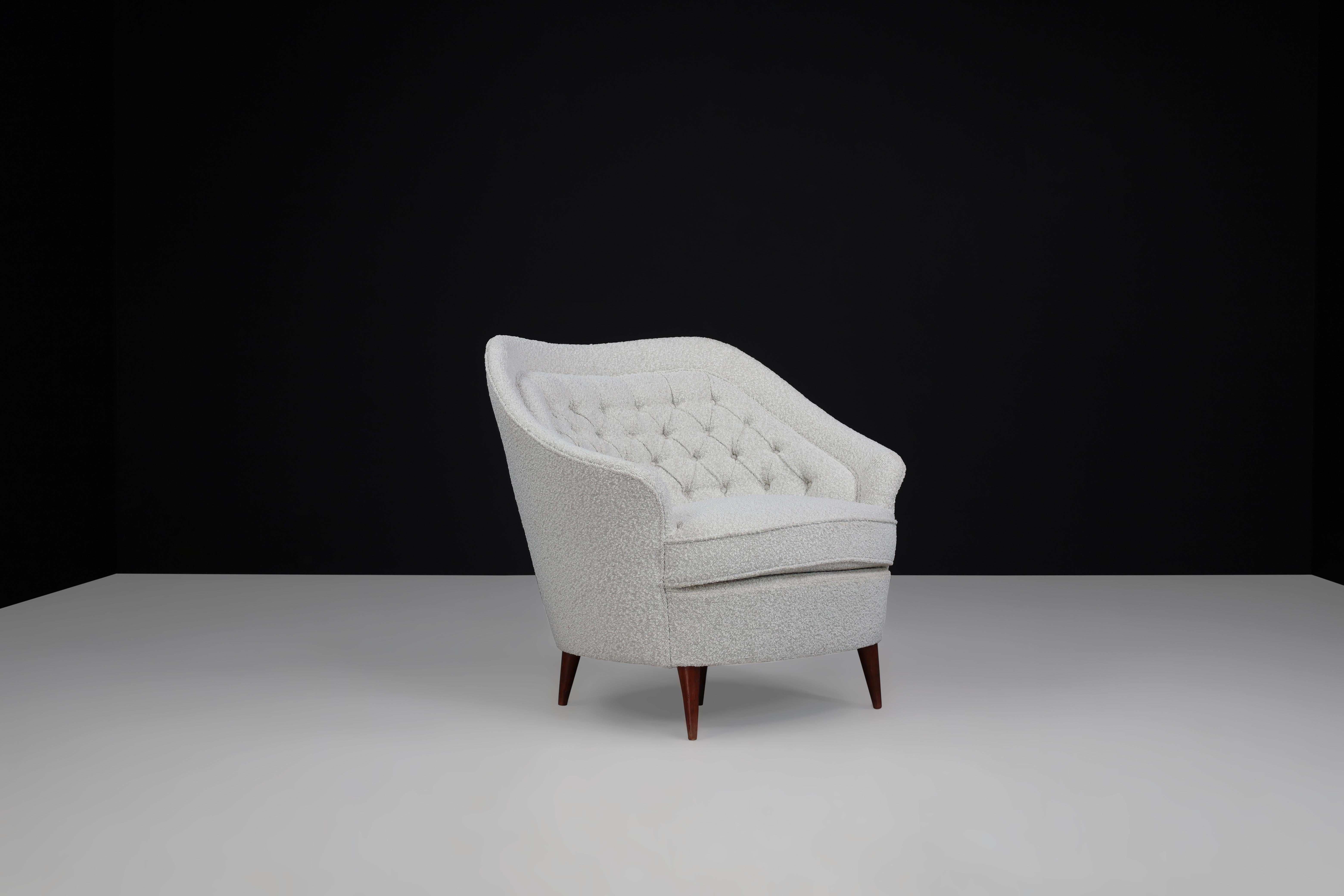 20th Century Gio Ponti for Casa E Giardino Midcentury Armchairs in Bouclé Upholstery, Italy For Sale