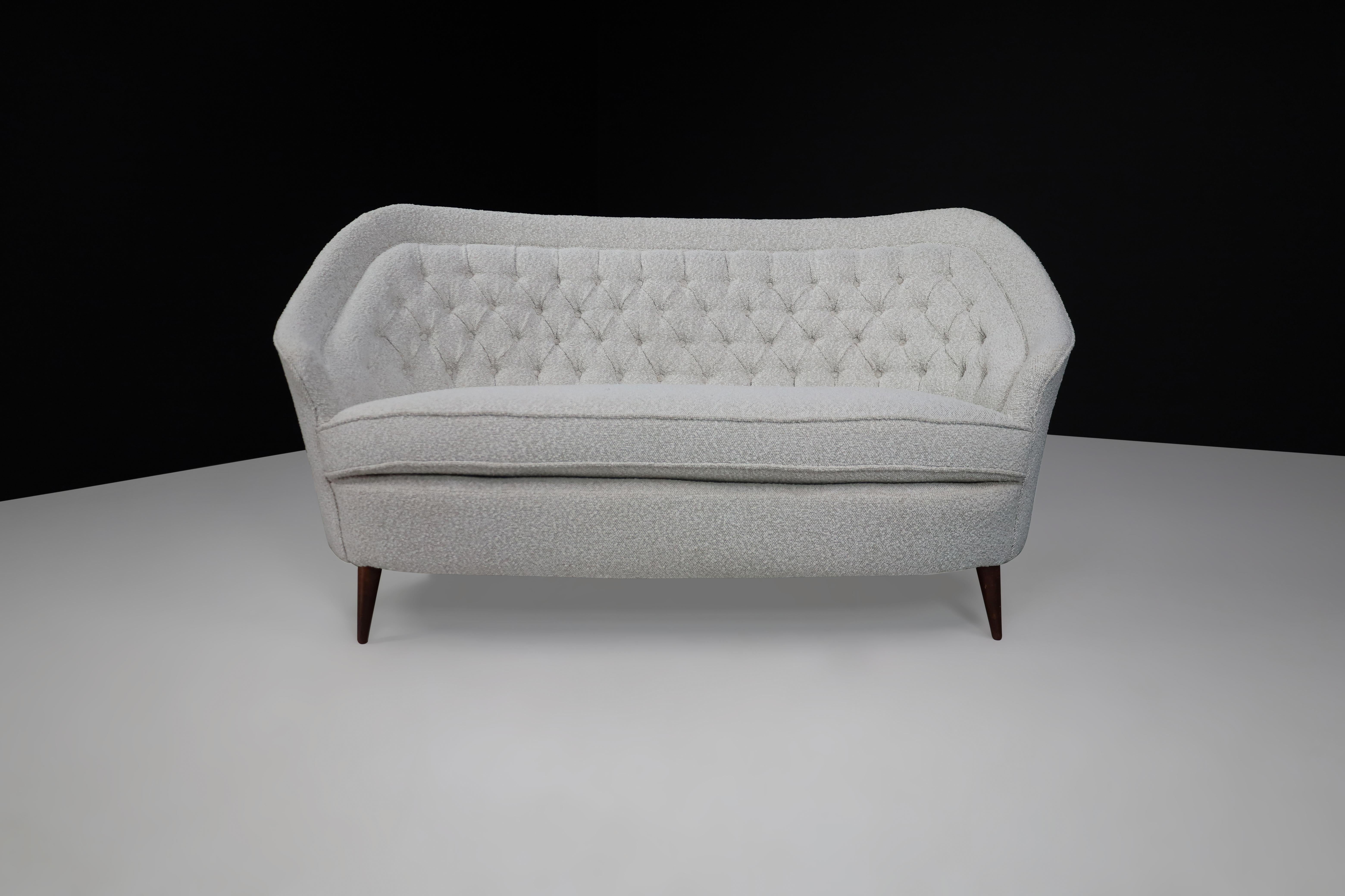 Gio Ponti for Casa E Giardino Midcentury Sofa in Bouclé Upholstery Italy 1940s  For Sale 3