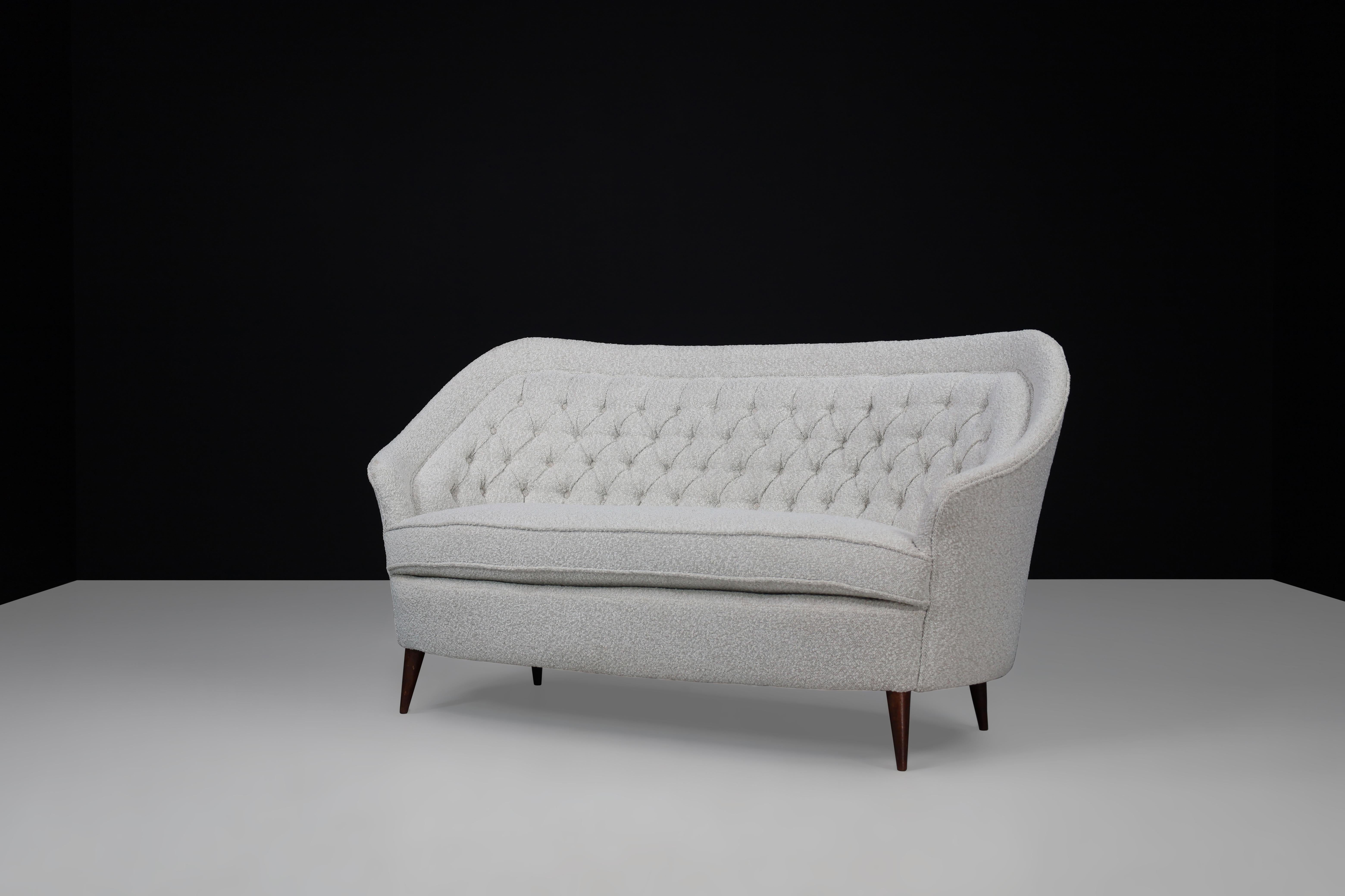 Mid-Century Modern Gio Ponti for Casa E Giardino Midcentury Sofa in Bouclé Upholstery Italy 1940s  For Sale
