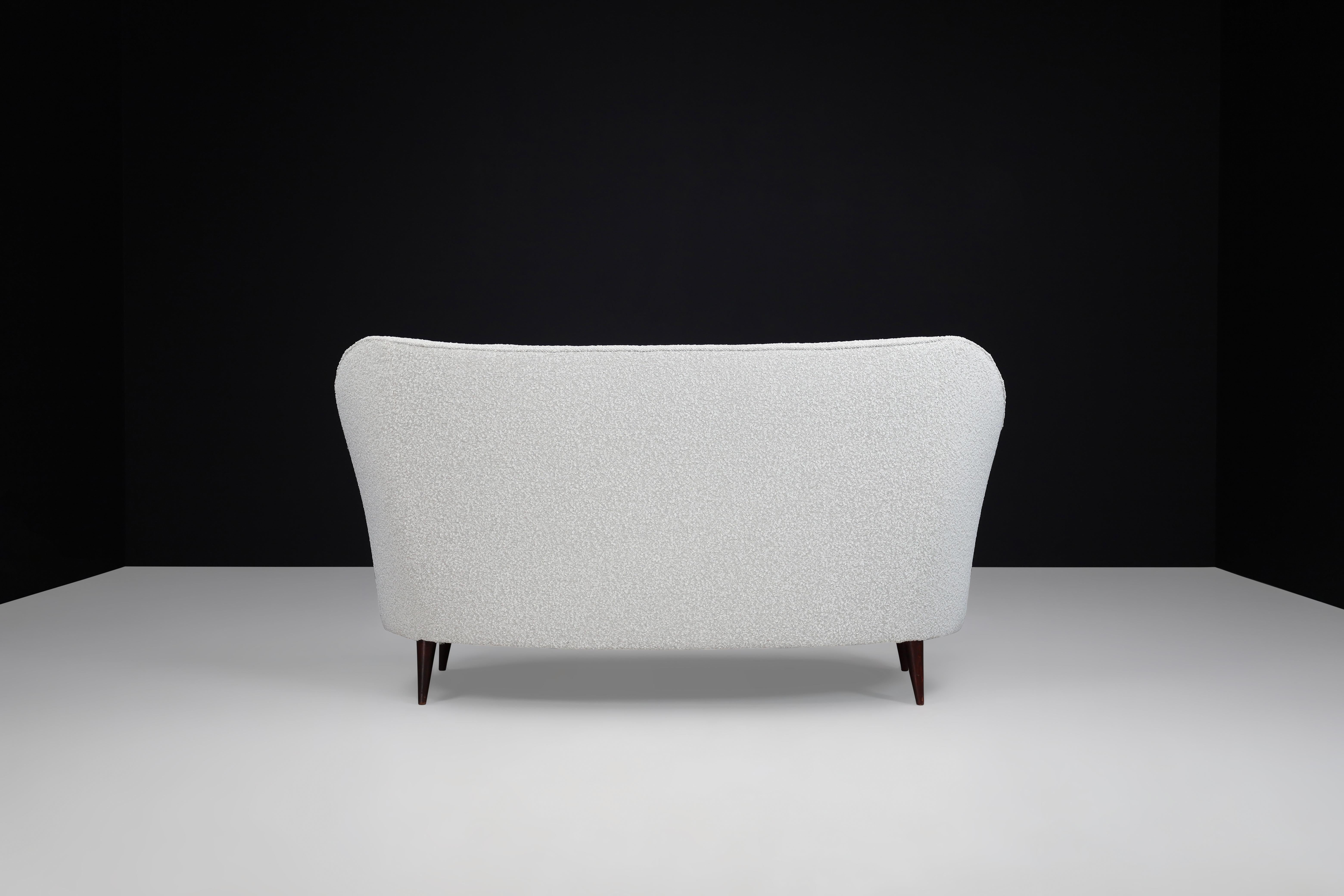 Gio Ponti for Casa E Giardino Midcentury Sofa in Bouclé Upholstery Italy 1940s  For Sale 1