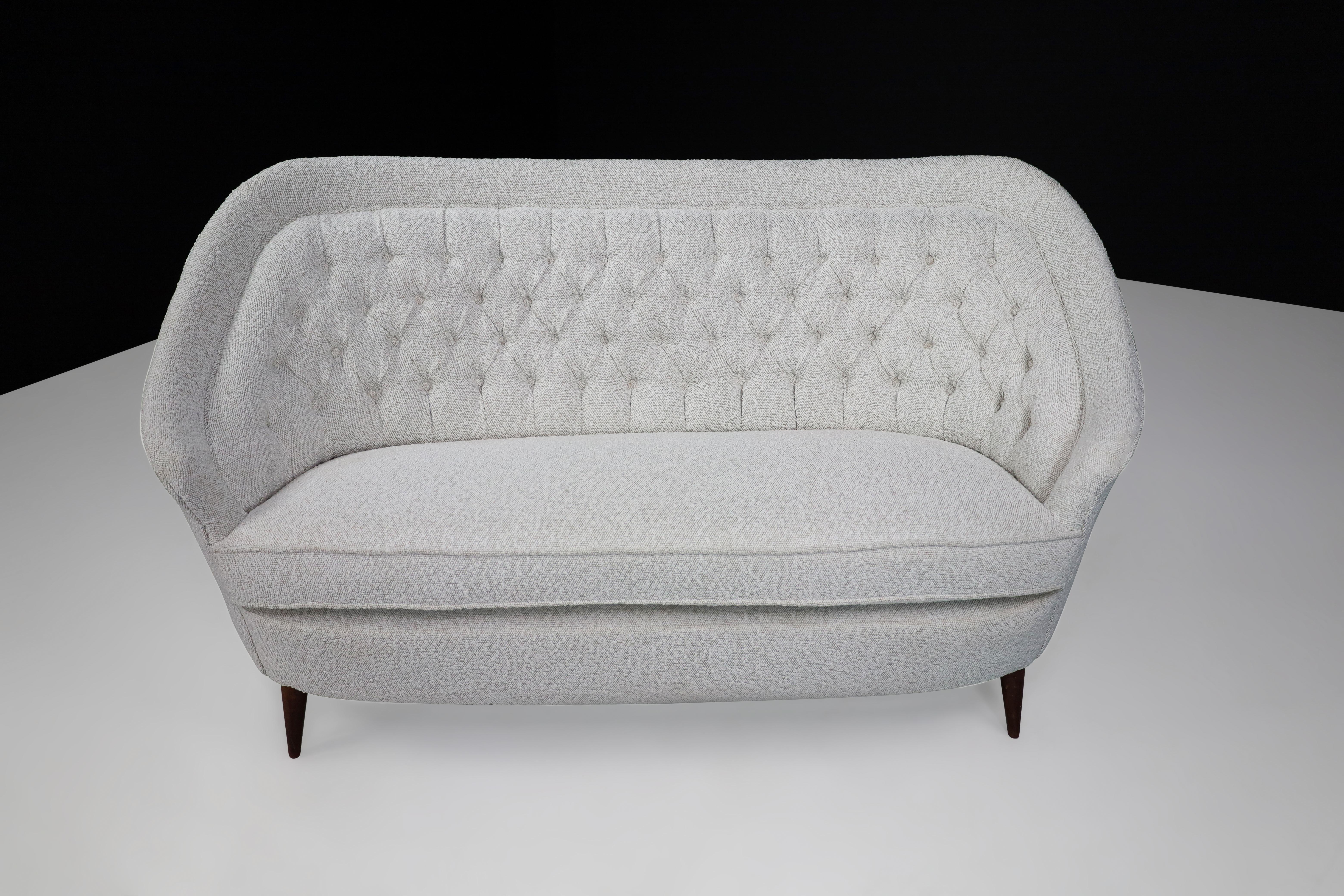 Gio Ponti for Casa E Giardino Midcentury Sofa in Bouclé Upholstery Italy 1940s  For Sale 2