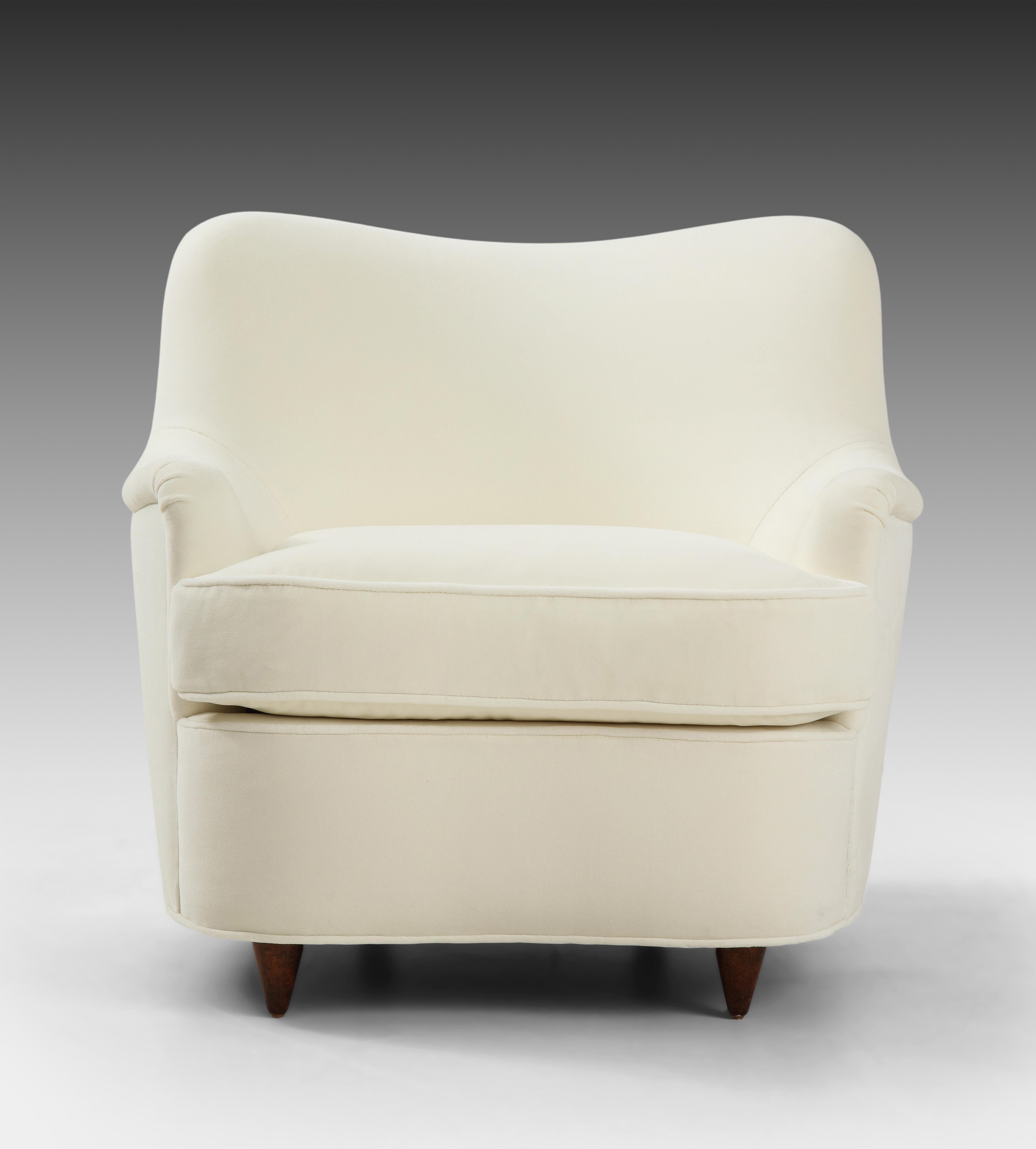 Gio Ponti for Casa e Giardino Pair of Ivory Velvet Armchairs In Good Condition In New York, NY
