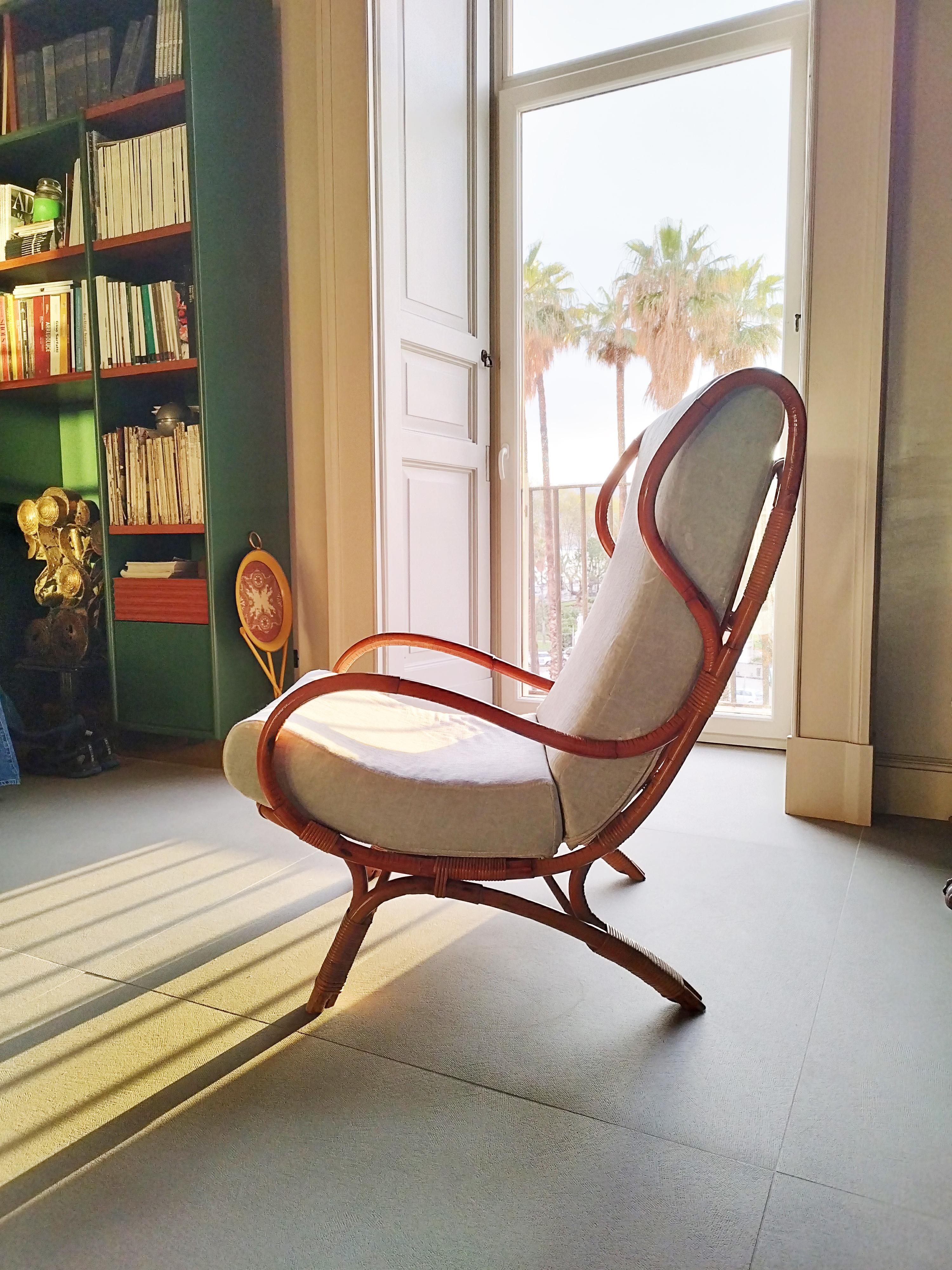 Rare bamboo 'Continuum' lounge chair model BP16 designed by Gio Ponti, manufactured by Casa & Giardino. The chair is completely made of bamboo and wicker and still has its original upholstery and cushion. The chair is in extraordinary condition and