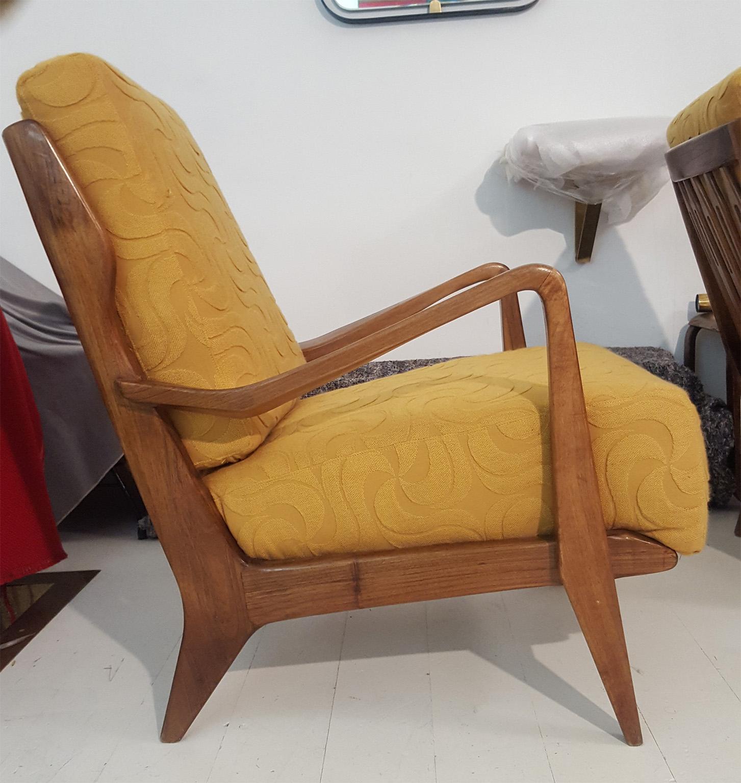 Gio Ponti for Cassina, couple of armchairs model 516, stained wood, Ocra fabric upholstery, Italy, 1955.
Designed by Gio Ponti and manufactured by Cassina, this model speaks exactly the design language of Gio Ponti during fifties.
These chairs has