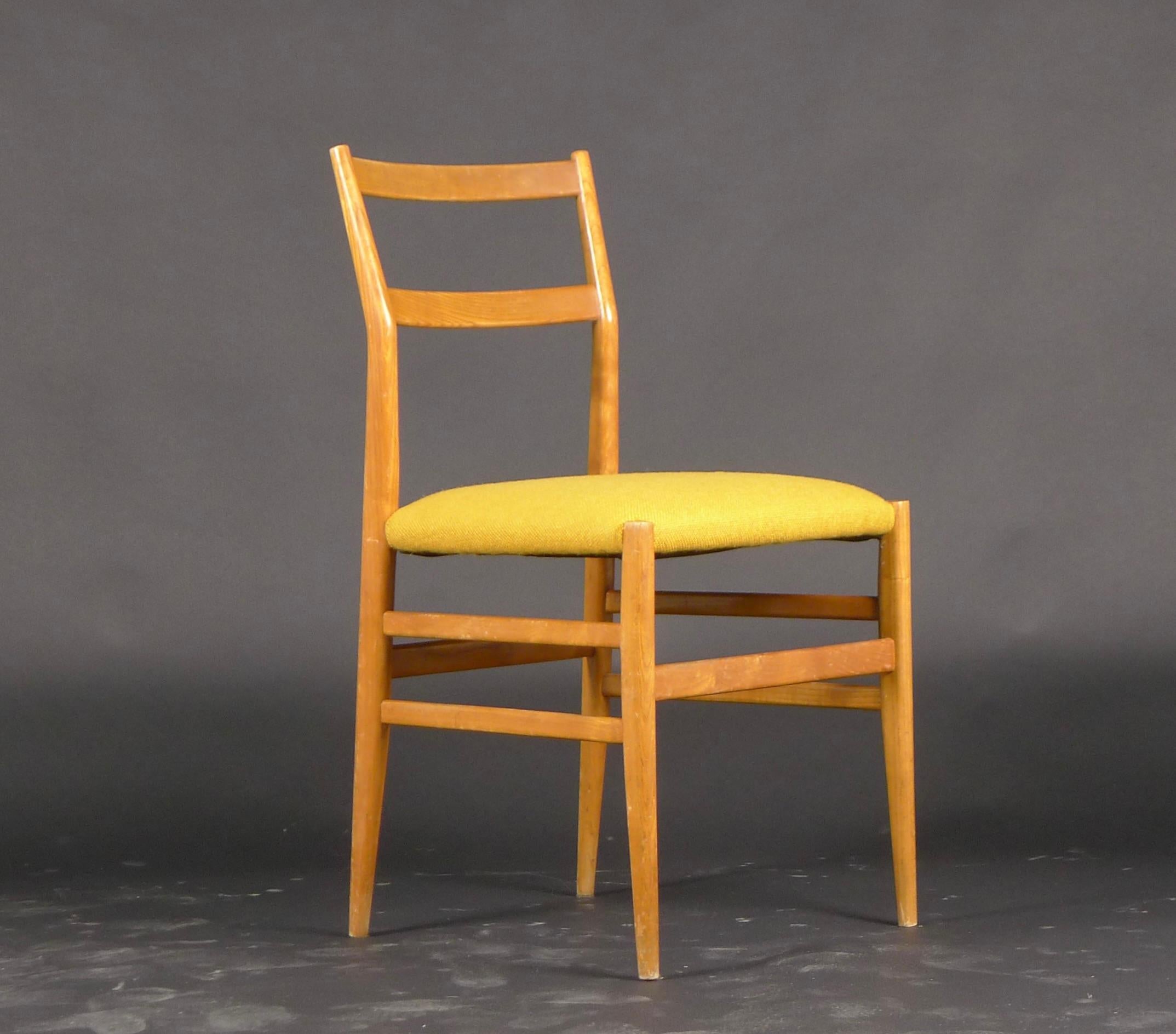 Tissu d'ameublement Gio Ponti pour Cassina, ensemble de chaises Harlequin Leggera, modèle 646 en frêne, années 1950 en vente