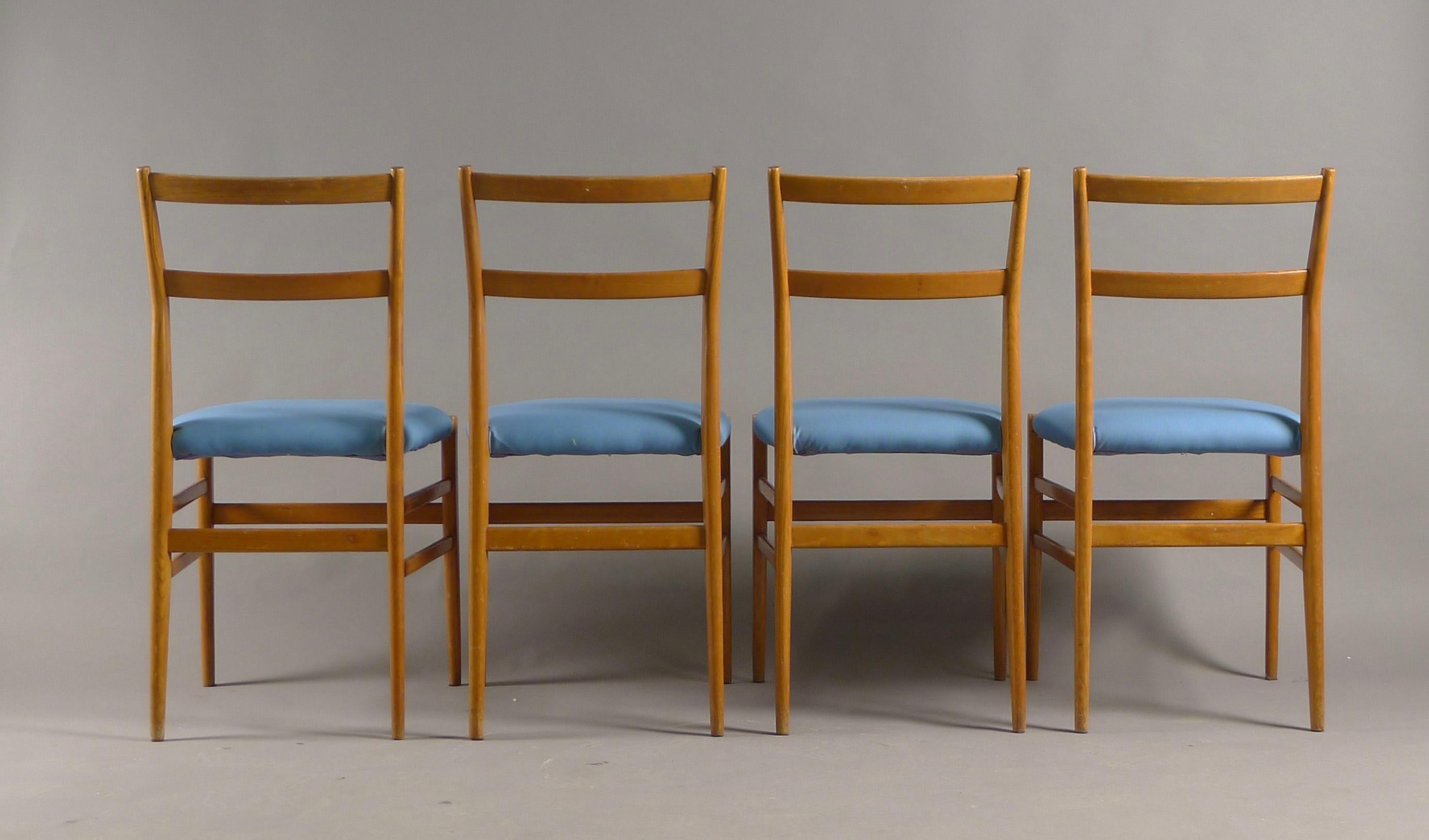 Milieu du XXe siècle Gio Ponti pour Cassina, Italie, 1952, ensemble de quatre chaises 