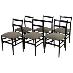 Gio Ponti pour Cassina Six chaises "Leggera" en Wood noir Signées