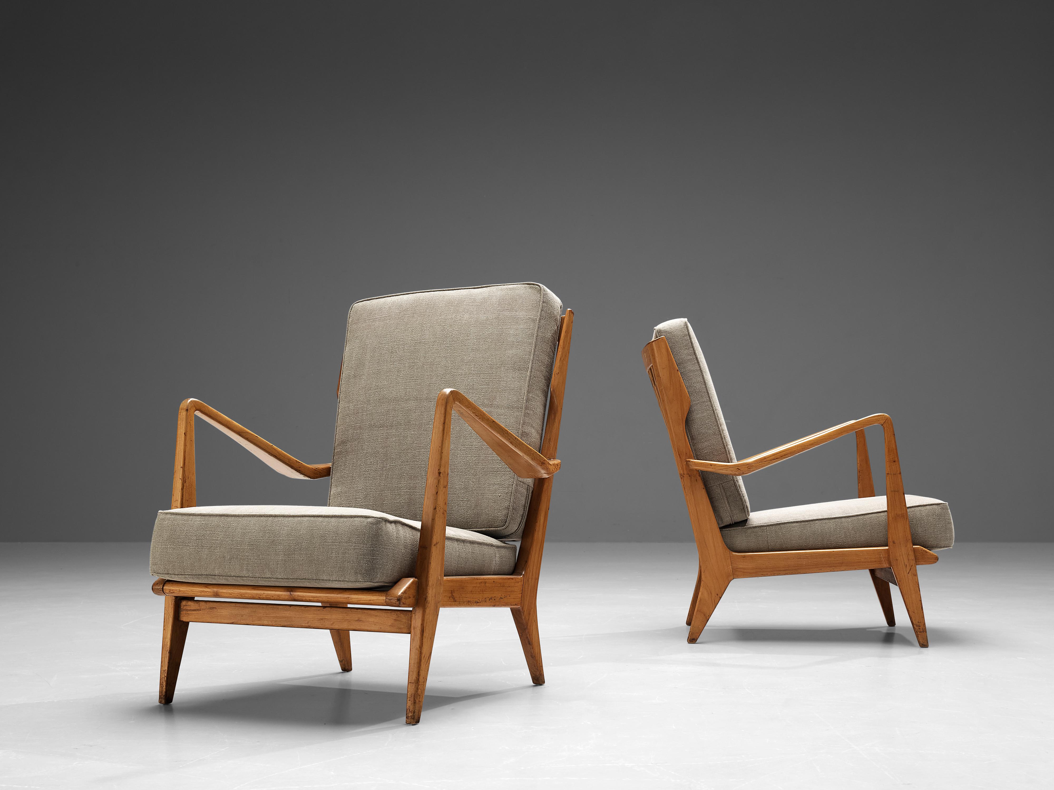 Gio Ponti for Cassina, pair of armchairs, model '516', cherry, grey fabric, Cassina, Italy, 1955.

This pair of armchairs is designed by Gio Ponti and manufactured by Cassina. The design is characterized by a few distinct features that stand out.