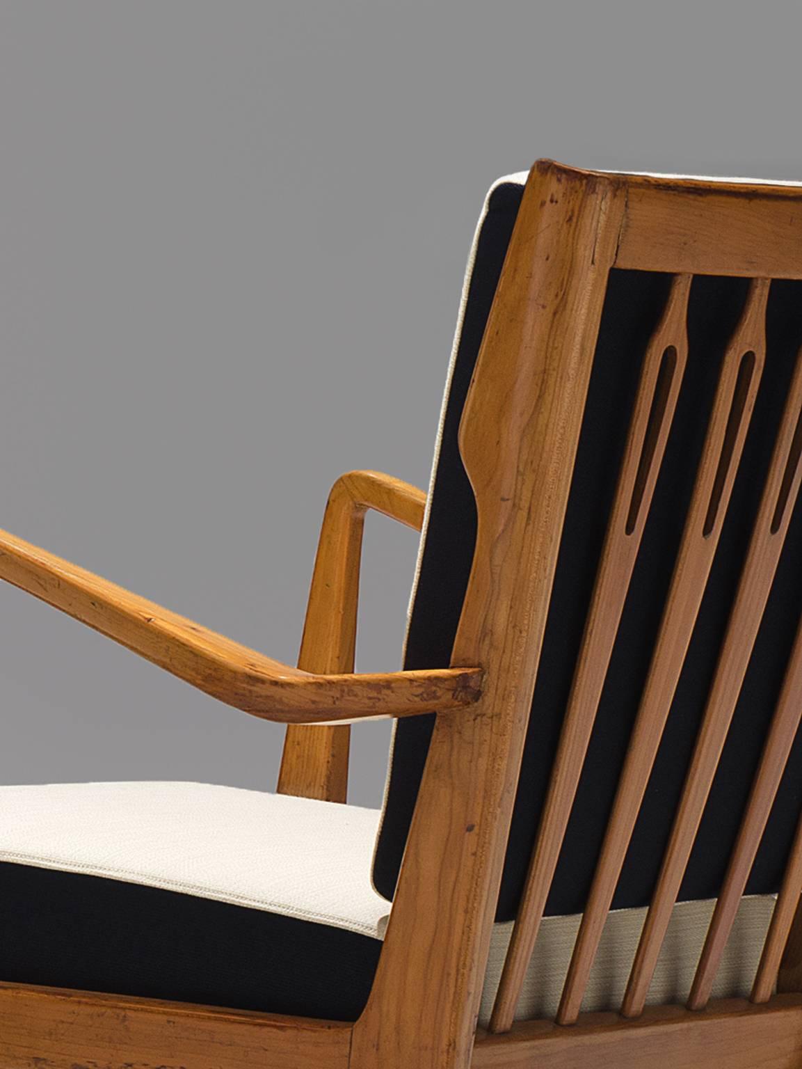 Fabric Gio Ponti for Cassina Pair of 'Model 516' Lounge Chairs in Walnut