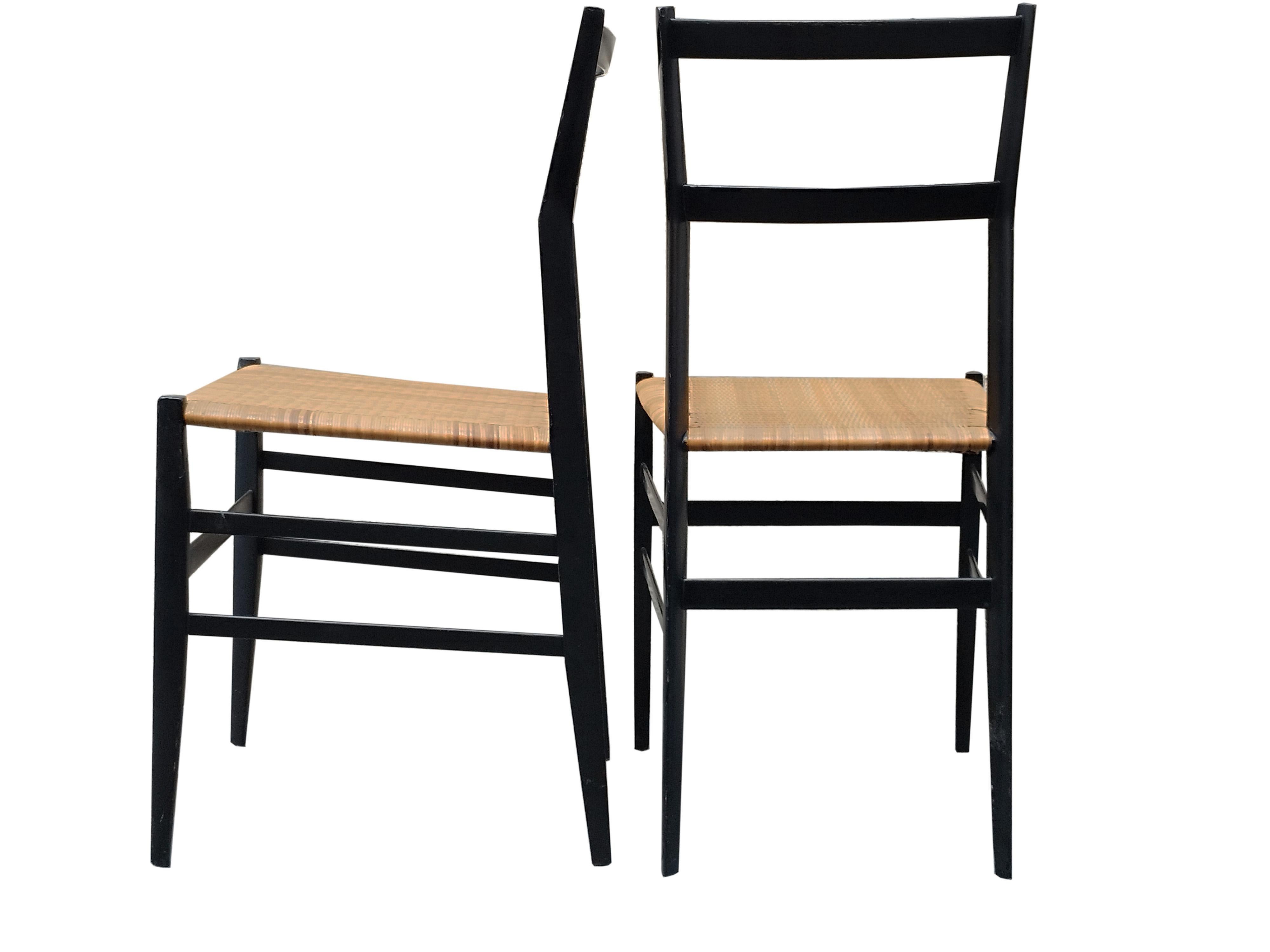 Gio Ponti für Cassina Paar von  Schwarze Stühle „Superleggera“, Italien 1960er Jahre (Italienisch) im Angebot