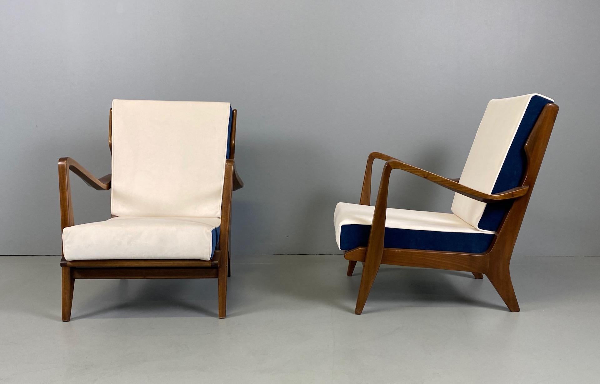 20th Century Gio Ponti for Cassina Pair of Walnut Armchairs Model 516