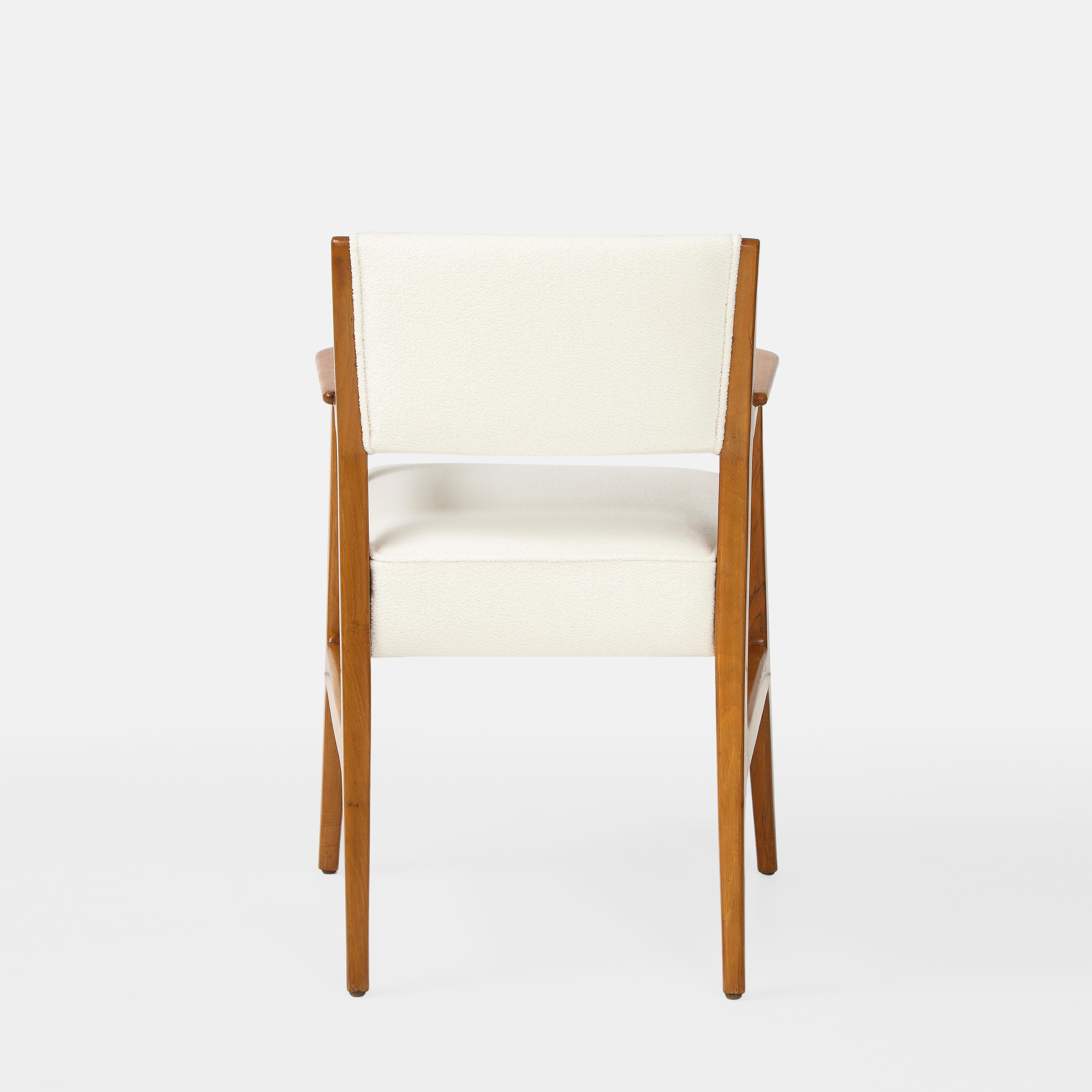 Gio Ponti para Cassina Sillón raro de roble Modelo 110 en bouclé marfil, Italia, años 50 Italiano en venta