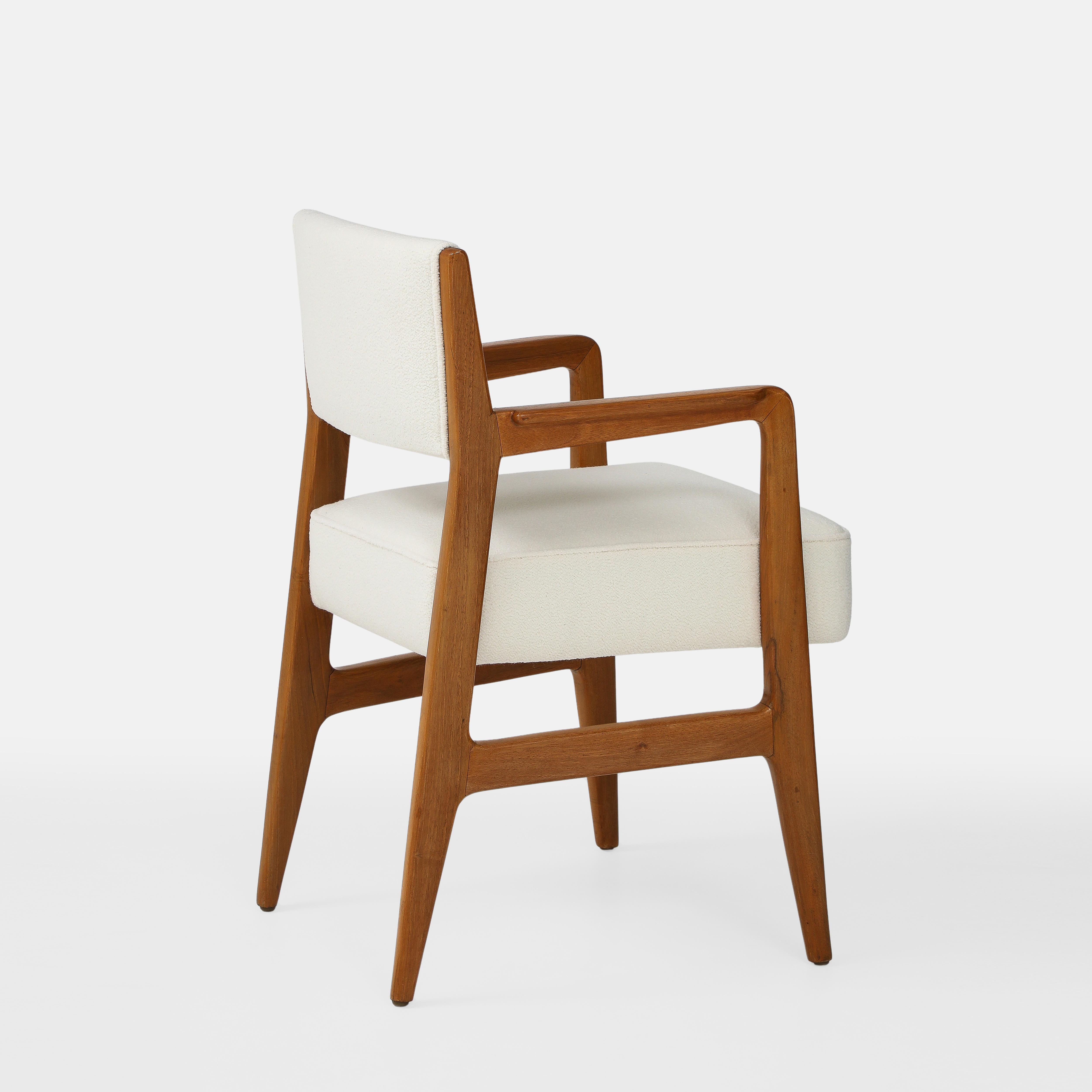 Gio Ponti para Cassina Sillón raro de roble Modelo 110 en bouclé marfil, Italia, años 50 en Bueno estado para la venta en New York, NY