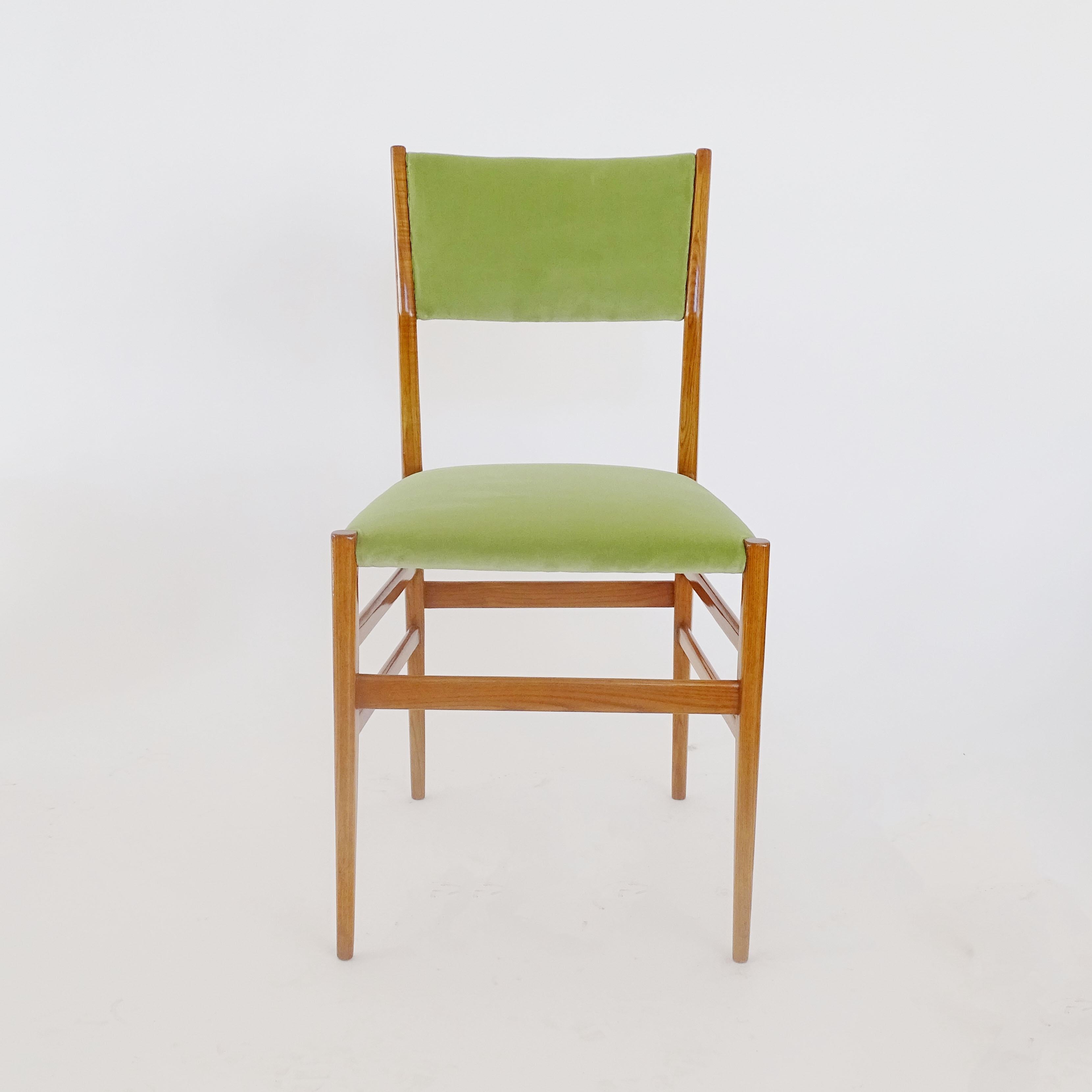 Gio Ponti for Cassina set of four Leggera dining chairs, Italy 1950s In Good Condition For Sale In Milan, IT