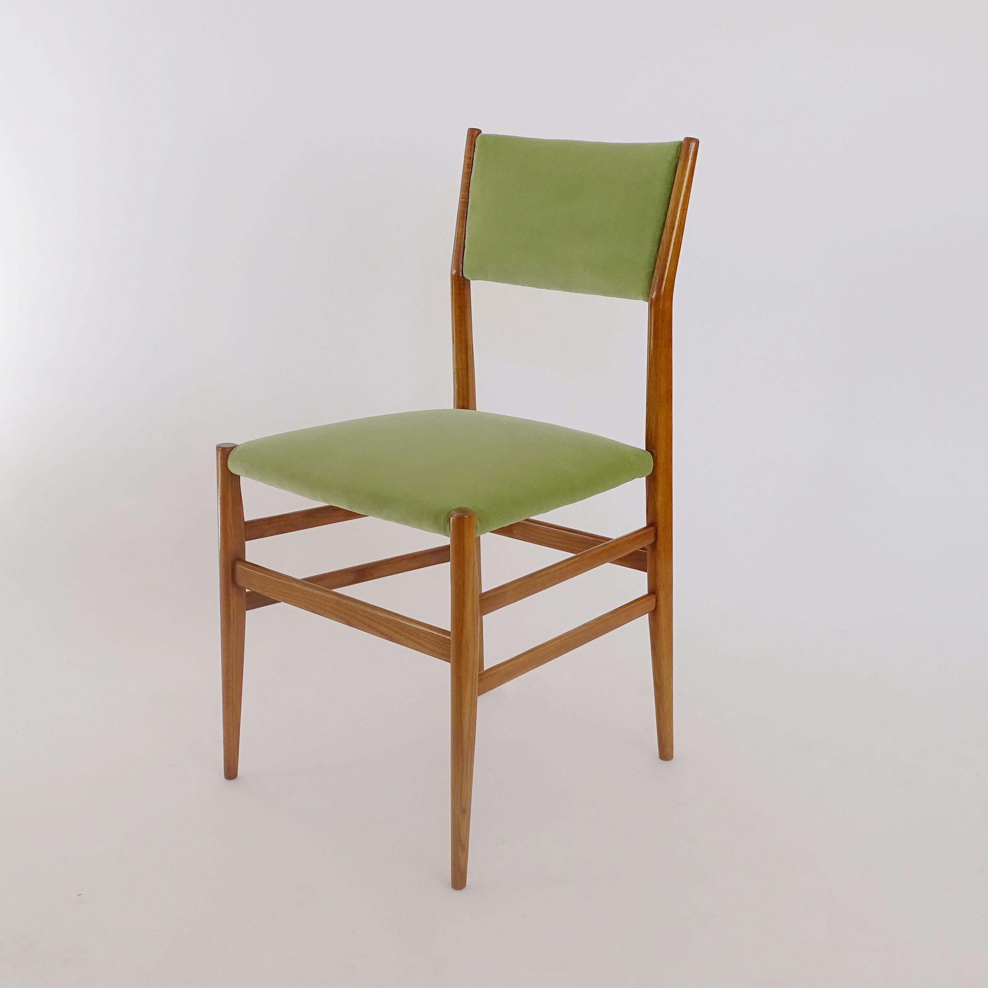 Tissu d'ameublement Gio Ponti pour Cassina ensemble de quatre chaises de salle à manger Leggera, Italie années 1950 en vente
