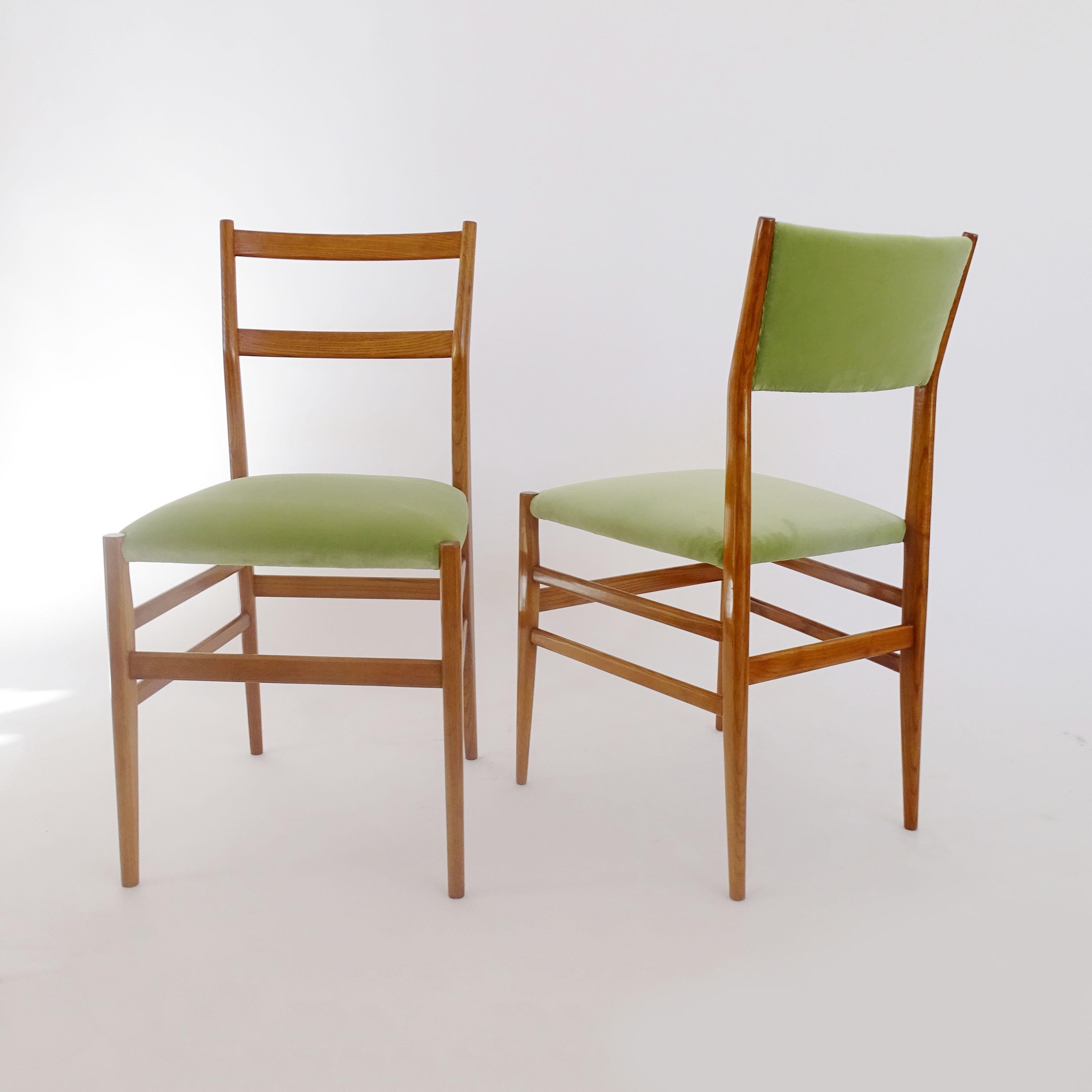 Gio Ponti pour Cassina ensemble de quatre chaises de salle à manger Leggera, Italie années 1950 en vente 1