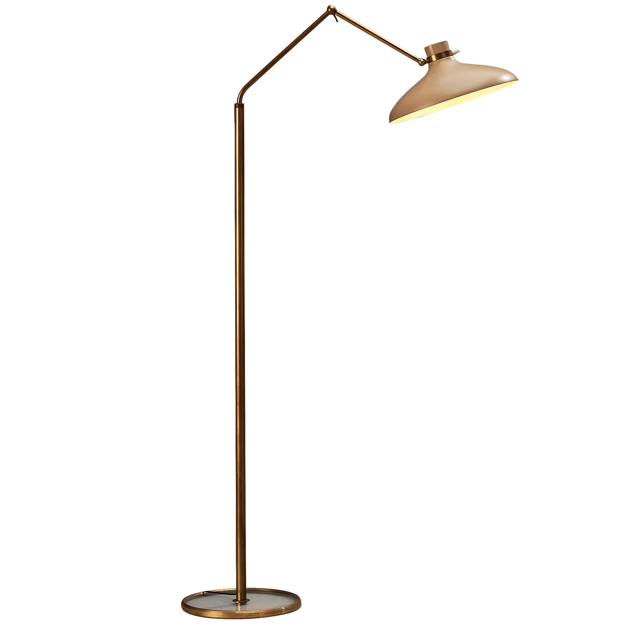 How do you tell the difference between brass and copper?