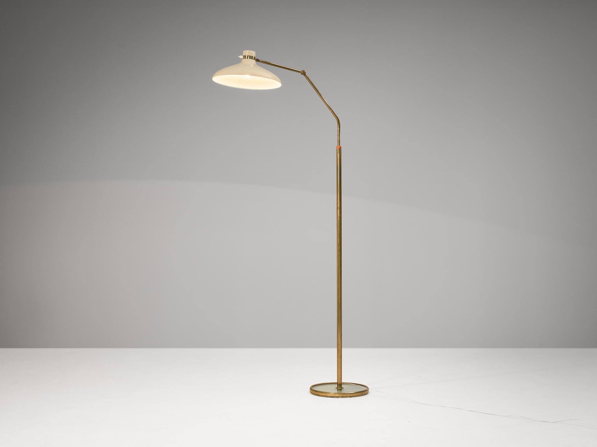 Gio Ponti for Fontana Arte, floor lamp ‘Parco dei Principi’ model 1967, brass, glass, lacquered metal, bakelite, Italy, circa 1960

This delicate floor lamp by Gio Ponti is derived from the design that has been created for the Hotel Parco dei