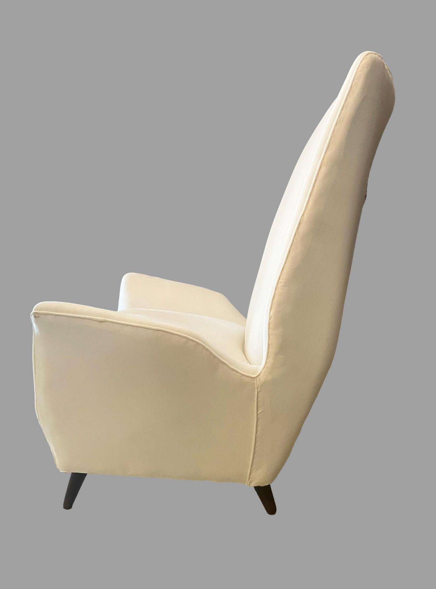 Mid-Century Modern Gio Ponti pour ISA Fauteuil à dossier haut:: Italie:: années 1950