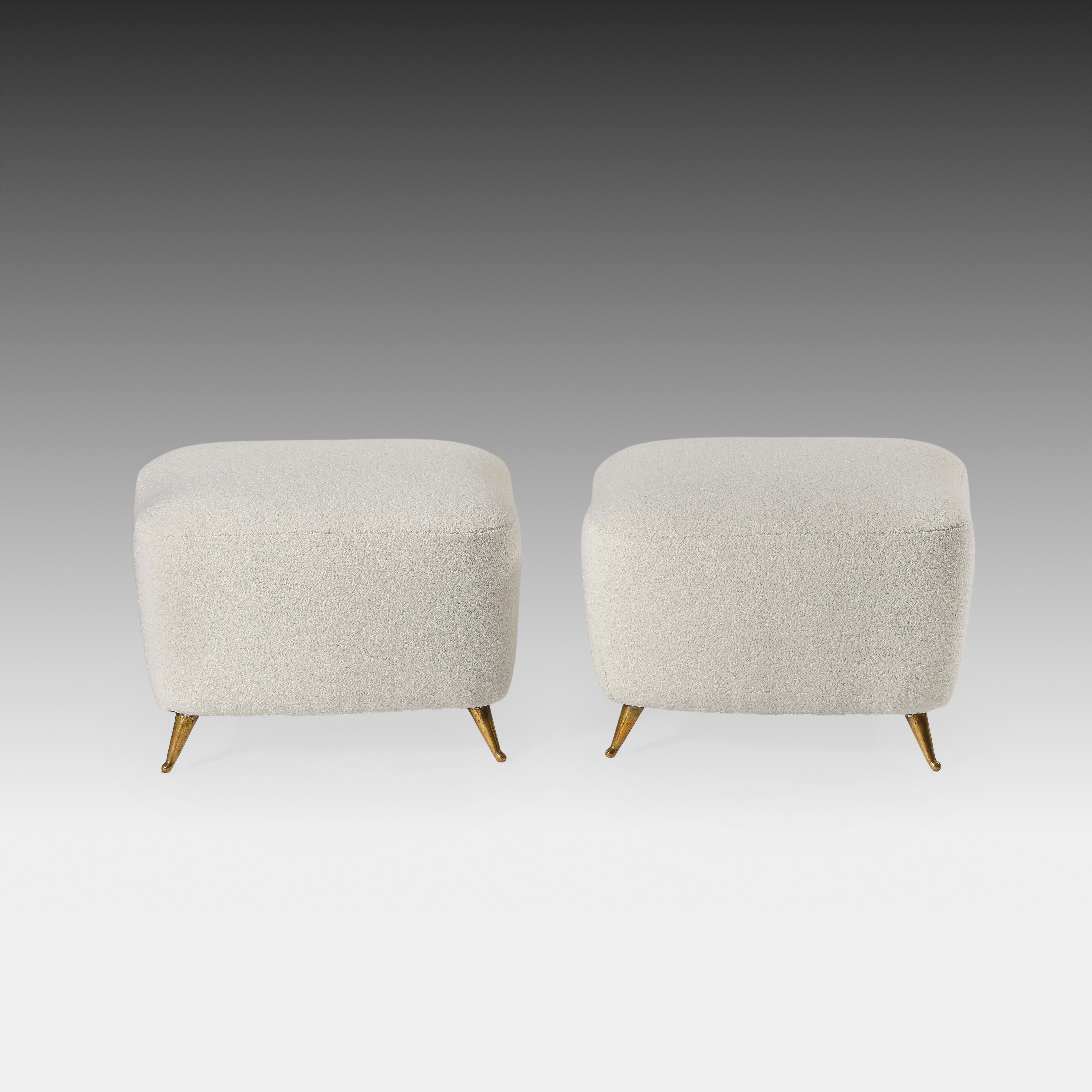 Gio Ponti für ISA Seltenes Paar elfenbeinfarbener Bouclé-Sessel oder Lounge-Sessel 1950er Jahre (Messing) im Angebot
