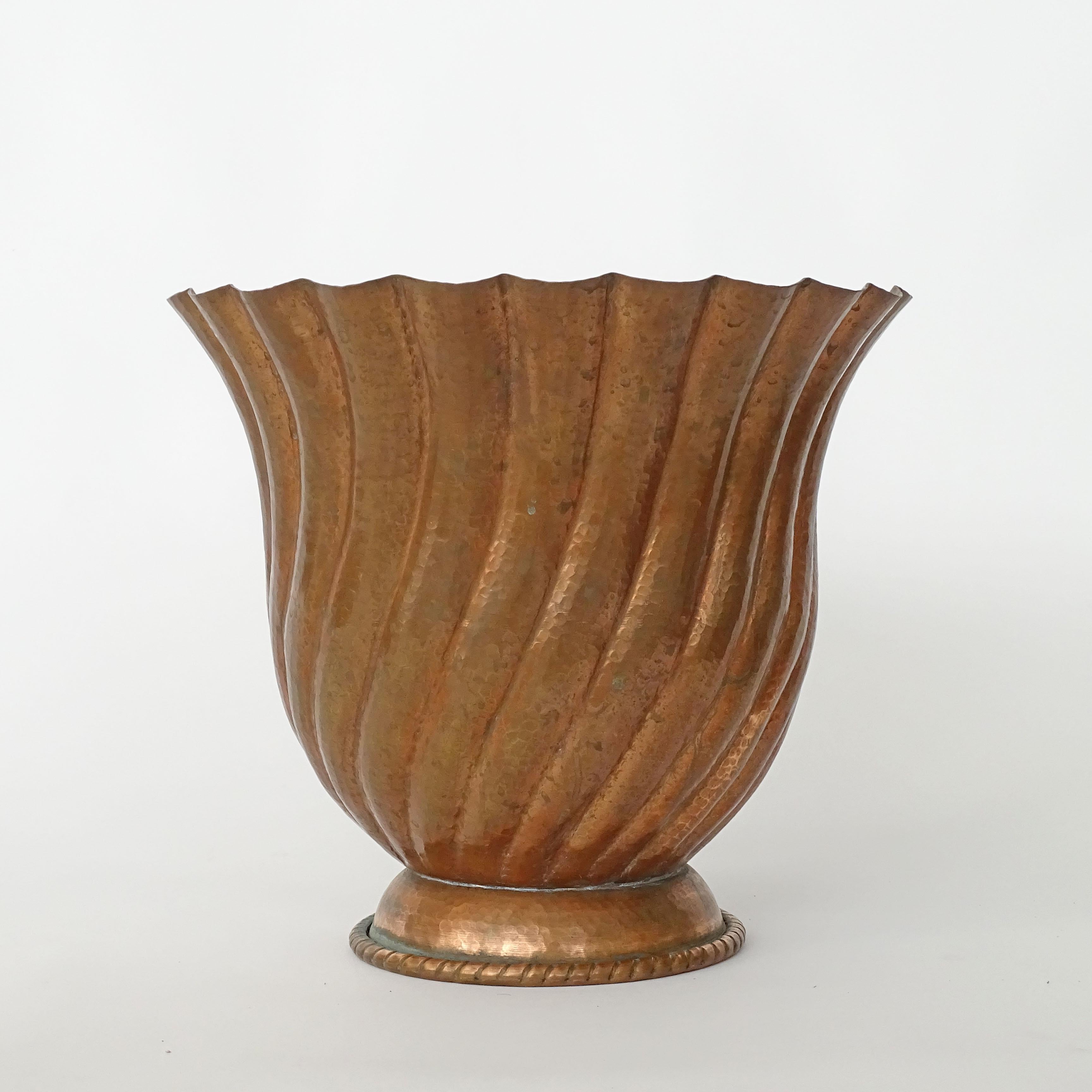 Beautiful hammered copper vase designed by Gio Ponti and executed by Nino Ferrari for Casa & Giardino, Italy, 1930s.