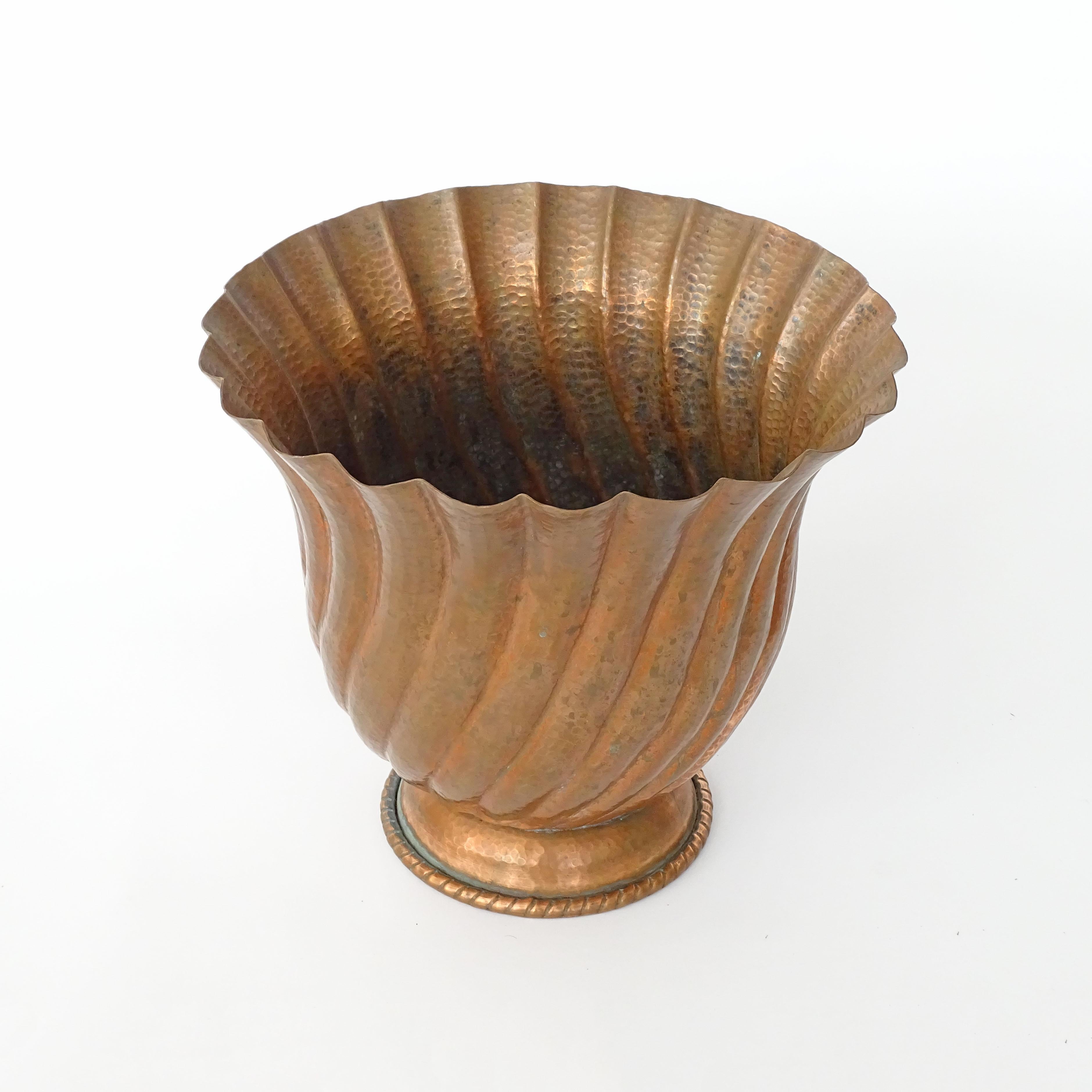 Art Deco Gio Ponti for Nino Ferrari Large Hammered Copper Vase, Italy, 1930s For Sale