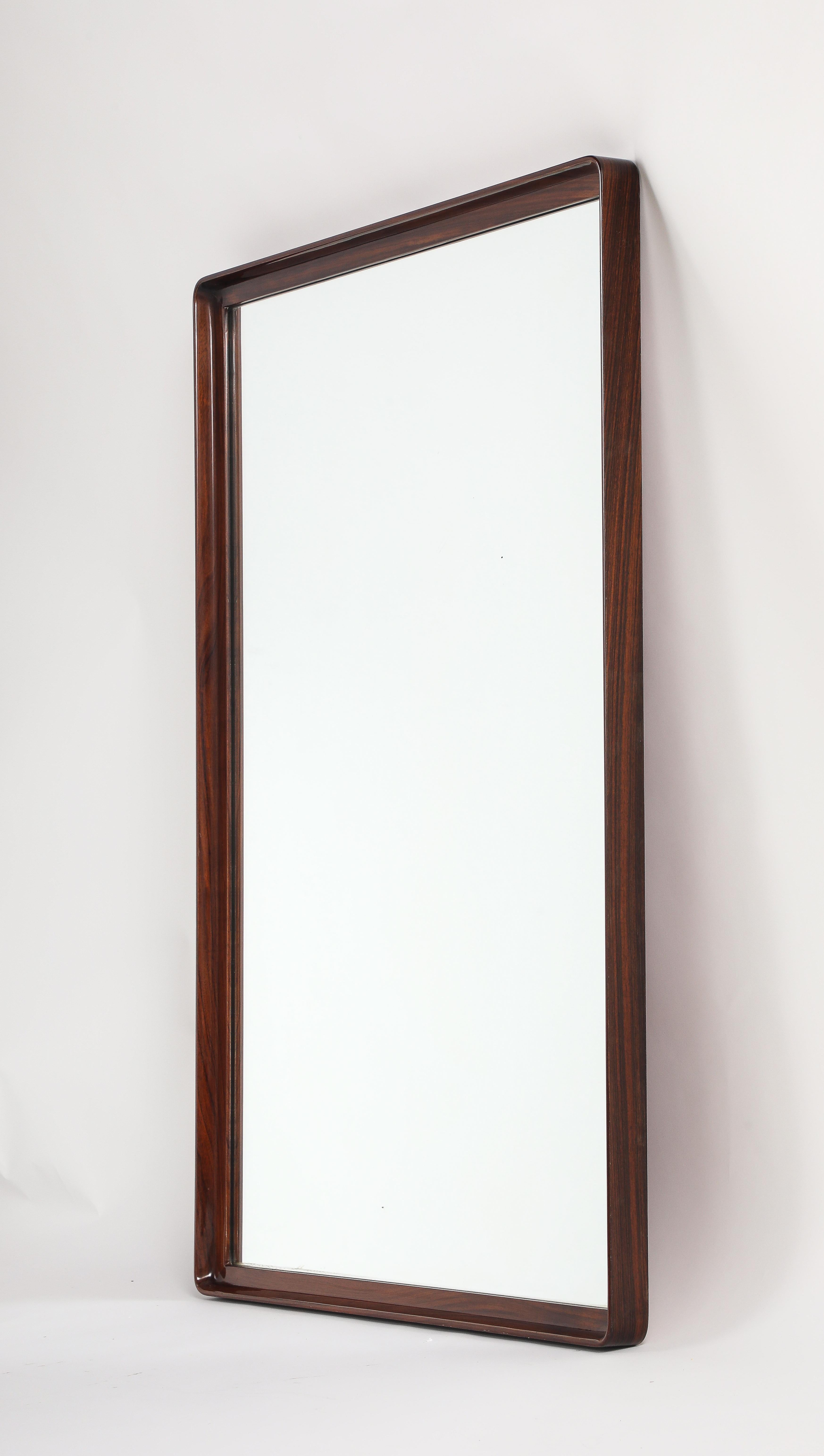 Gio Ponti (1891-1979), Att. for Production Dassi walnut wall mirror, circa 1950.  
Of very simple form, the wooden frame is sober and elegant The lines are clean and the proportions are well balanced, creating an impression of great harmony. The
