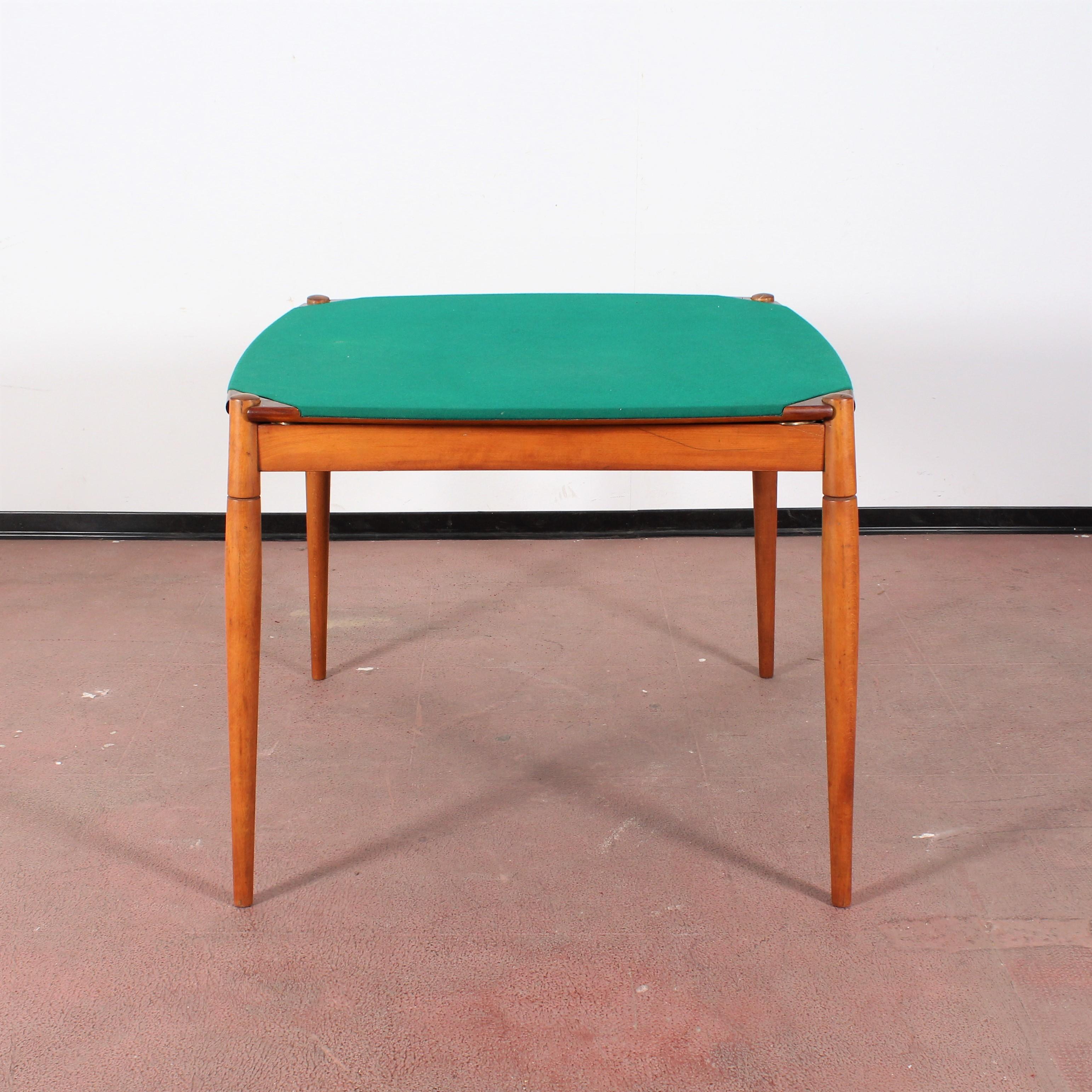 Beautiful and original poker or dining table in wood and top covered in green felt, with adjustable lateral ashtray and removable legs, created by Gio Ponti and realized by Fratelli Reguitti in 1958
Wear consistent with age and use.

         