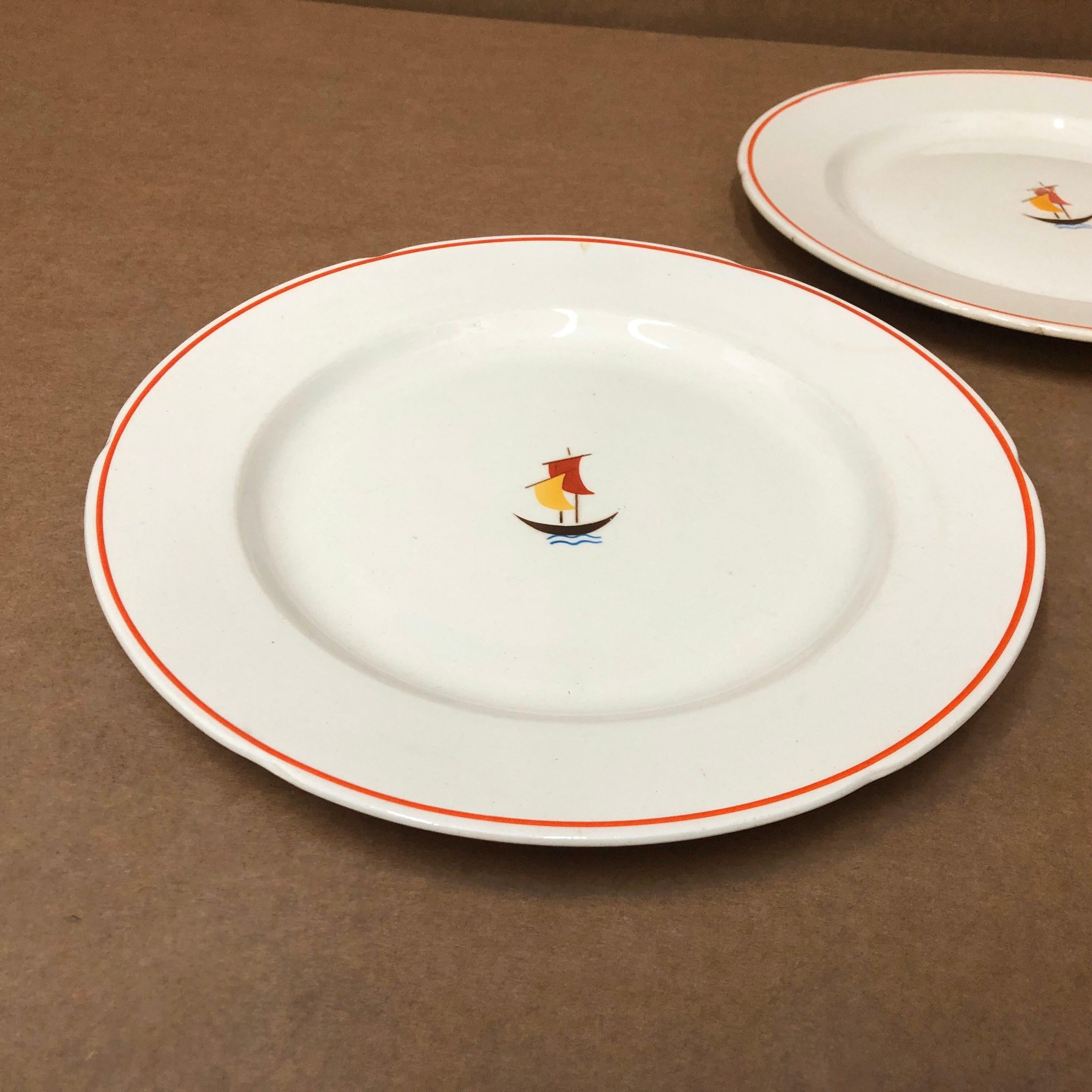 Two plates designed by Gio Ponti, made in Italy in the 1930s, good conditions overall.