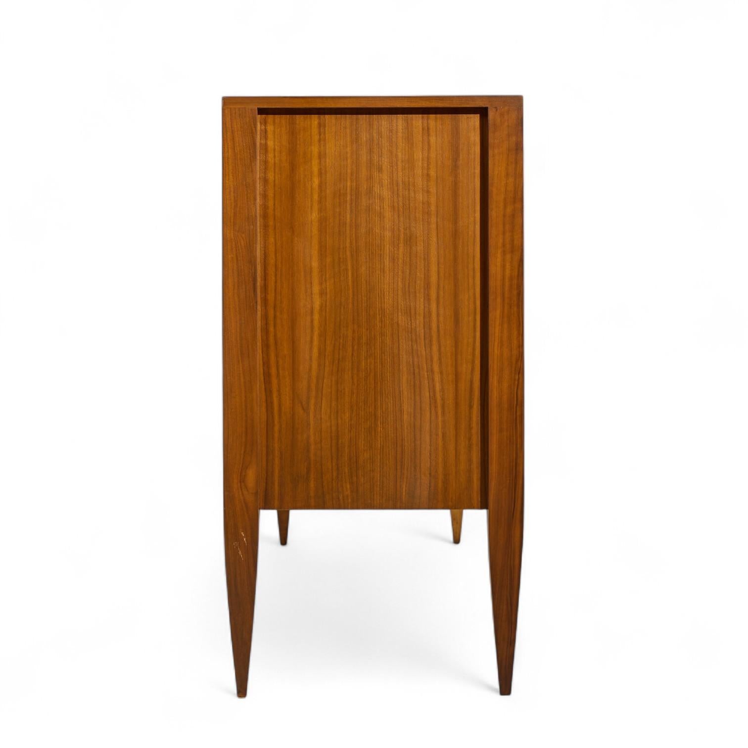 Américain Gio Ponti for Singer and Sons meuble de rangement mi-siècle en noyer Modèle 2160 en vente