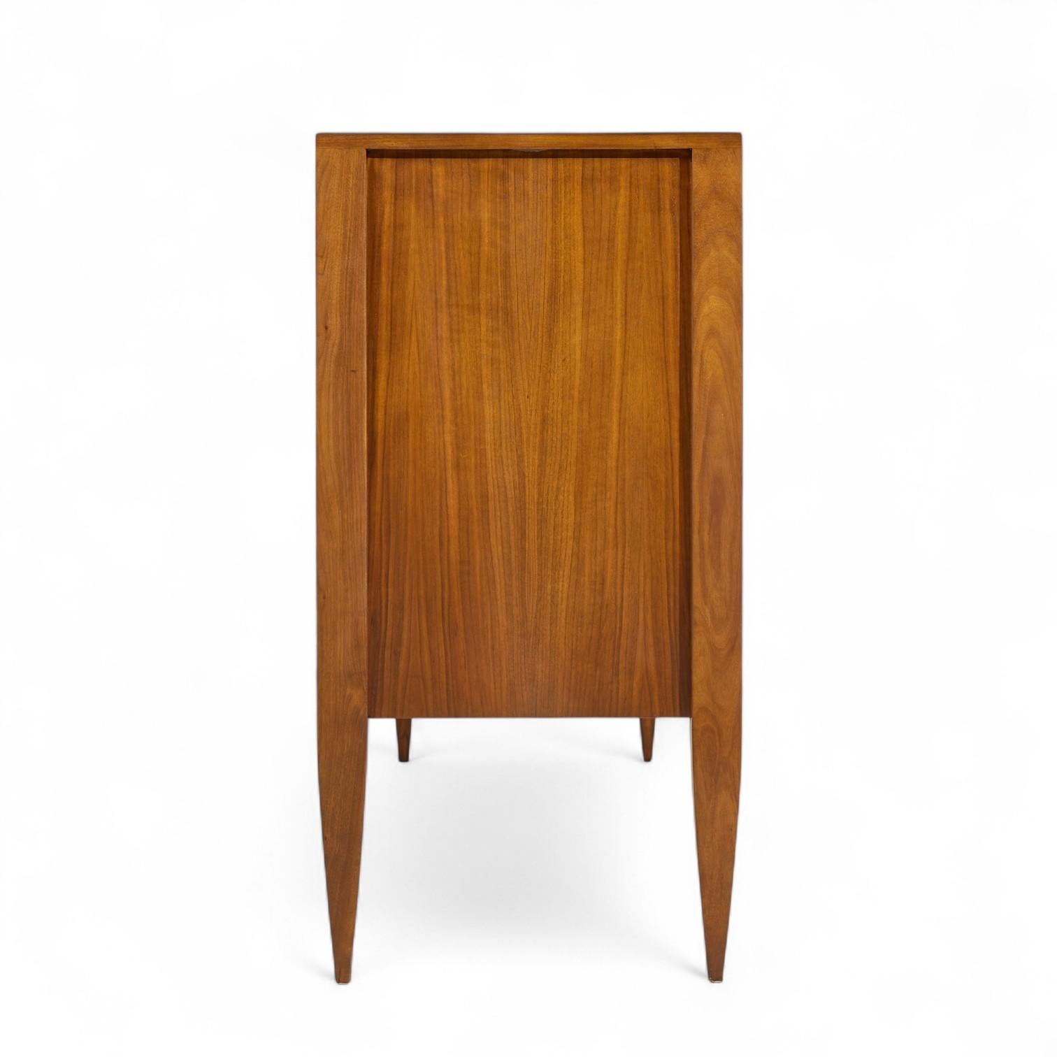 Gio Ponti for Singer and Sons meuble de rangement mi-siècle en noyer Modèle 2160 Bon état - En vente à Franklin Park, IL