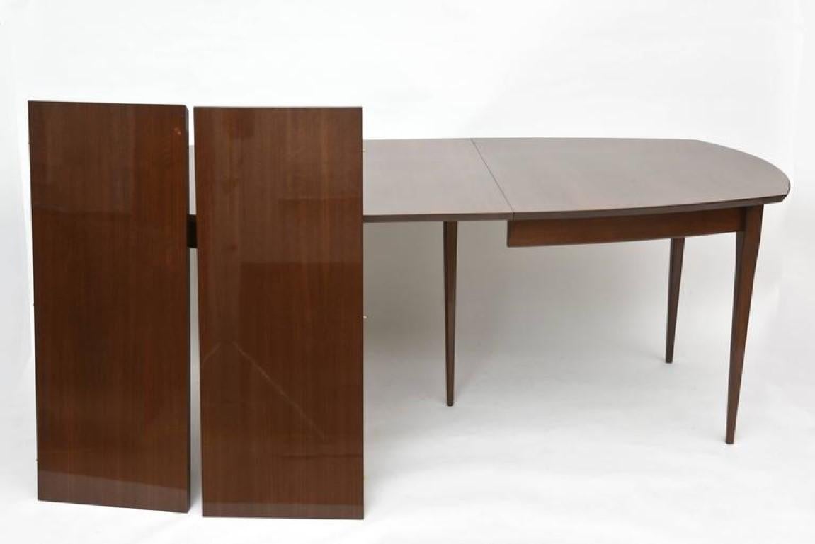 Gio Ponti for Singer and Sons Walnut Extension Dining Table In Good Condition In Hollywood, FL