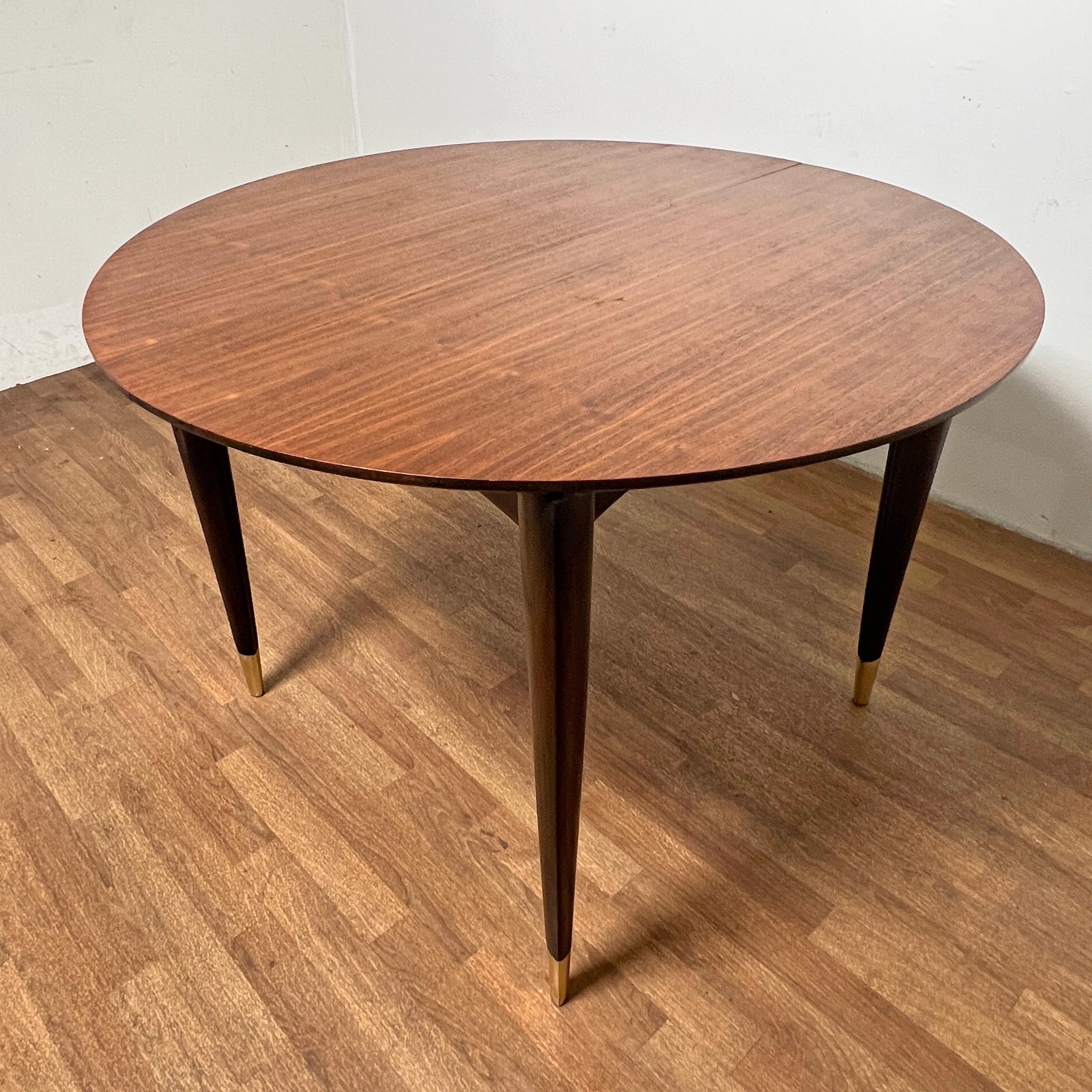 Gio Ponti for Singer Dining Table in Walnut With Brass Sabots Circa 1950s For Sale 2