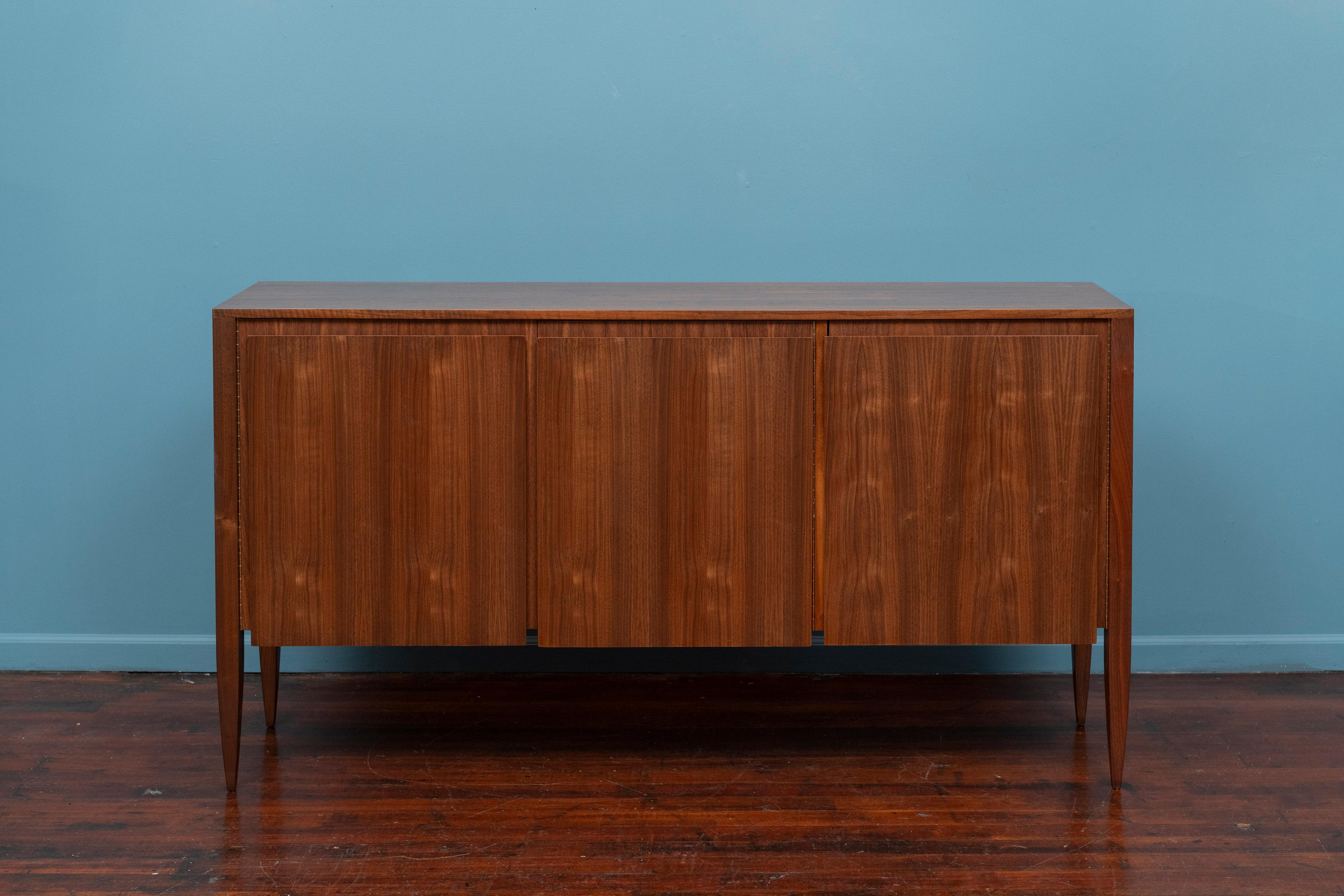 Gio Ponti designed credenza for Singer & Sons, Model 2160. Stunning figured walnut case with sculpted doors and legs. Interior comprises four large drawers and an adjustable shelf. Tall and elegant at 37.5