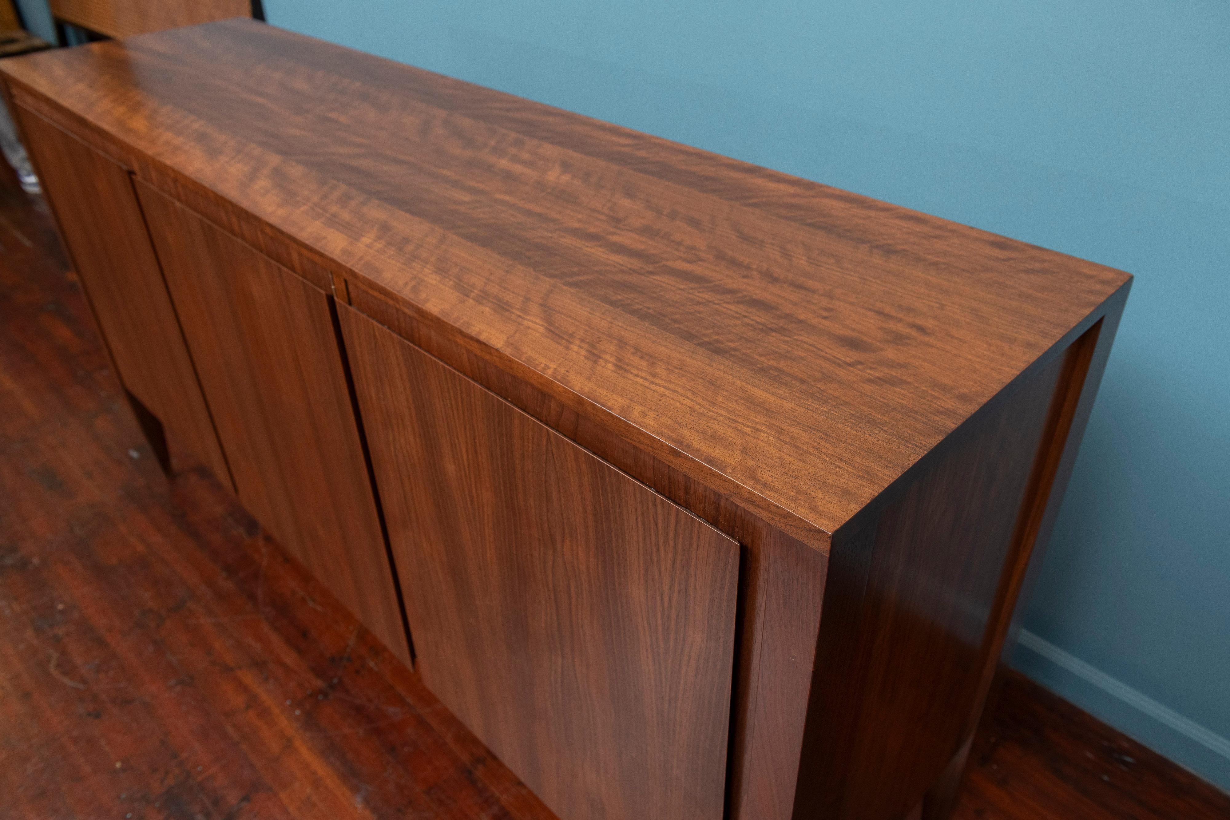 Gio Ponti for Singer & Sons Credenza, Model 2160 In Good Condition For Sale In San Francisco, CA