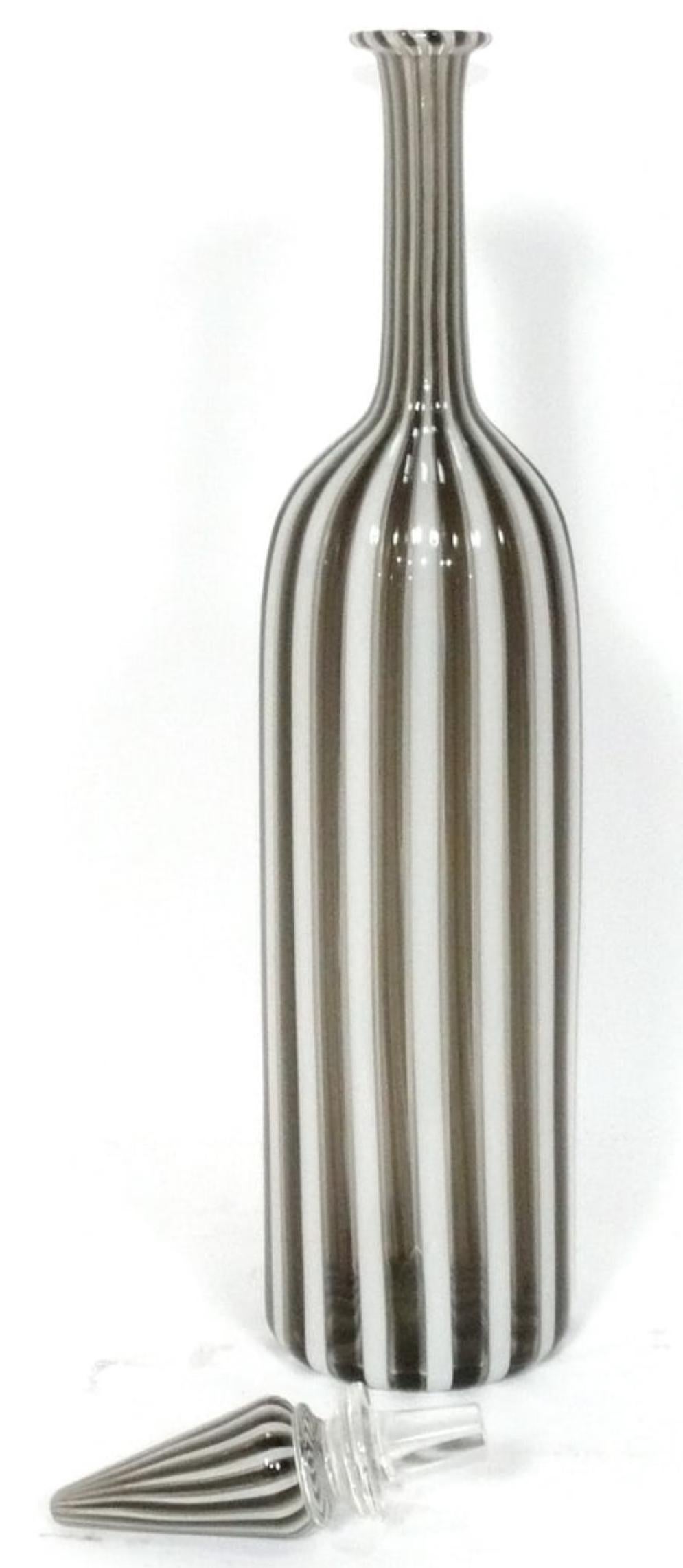Gio Ponti für Venini Morandiane Murano Glasflasche mit Stopfen, signiert (Moderne der Mitte des Jahrhunderts) im Angebot