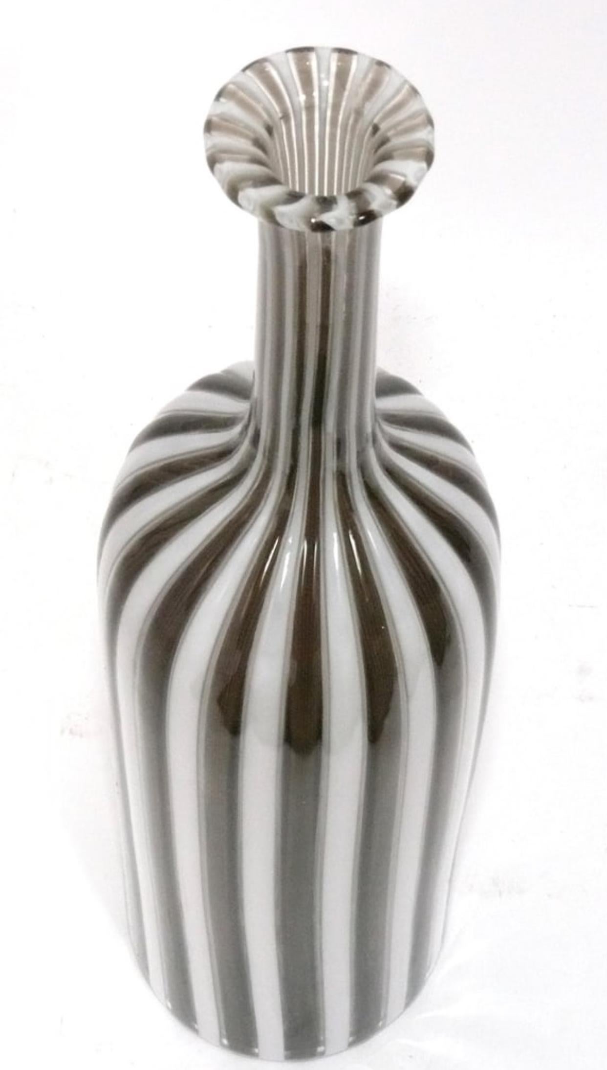 Gio Ponti für Venini Morandiane Murano Glasflasche mit Stopfen, signiert im Zustand „Gut“ im Angebot in Chicago, IL